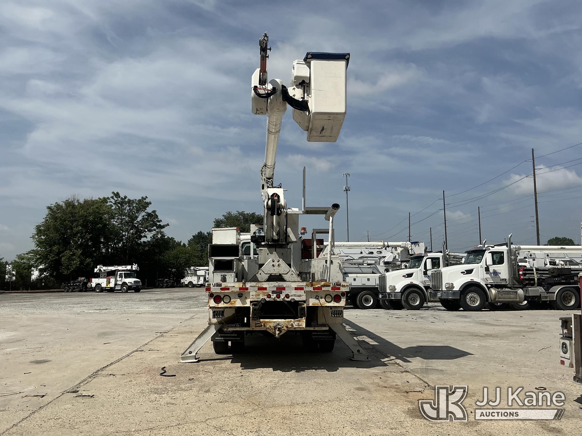 Altec AA55 Material Handling Bucket Truck On 2015 Freightliner M2 106 Utility Truck (1621265) - photo 3