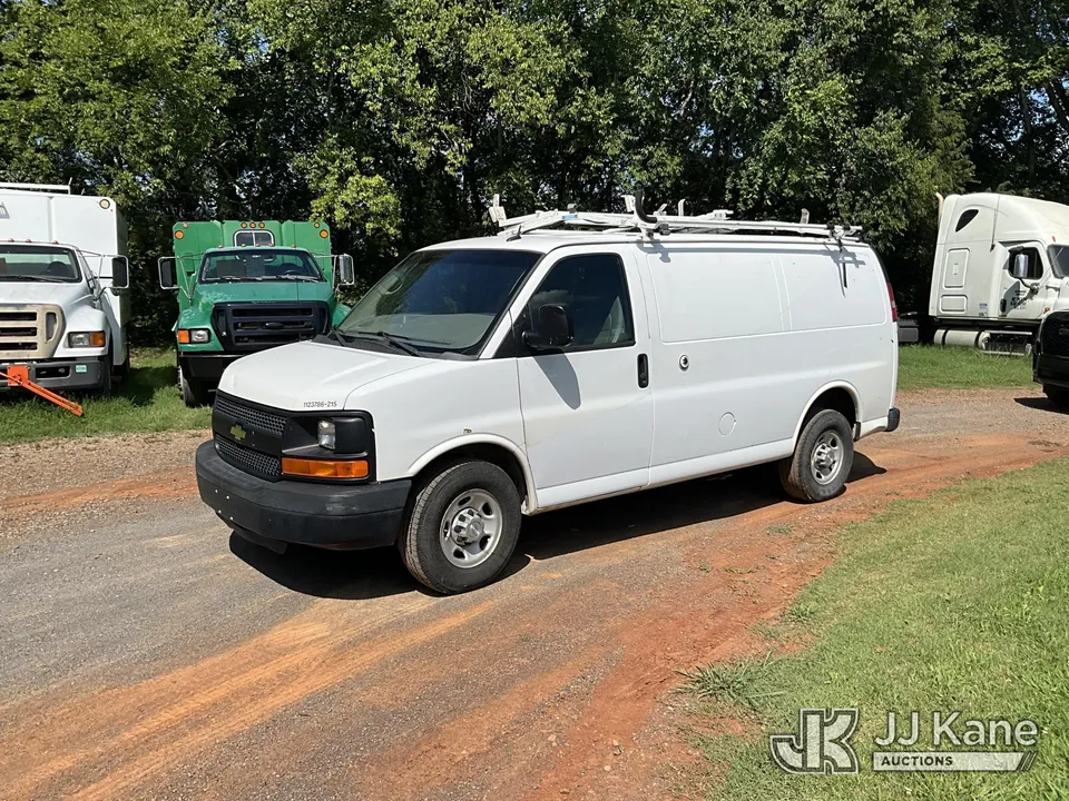 2015 Chevrolet Express G2500 Cargo Van (1621348)