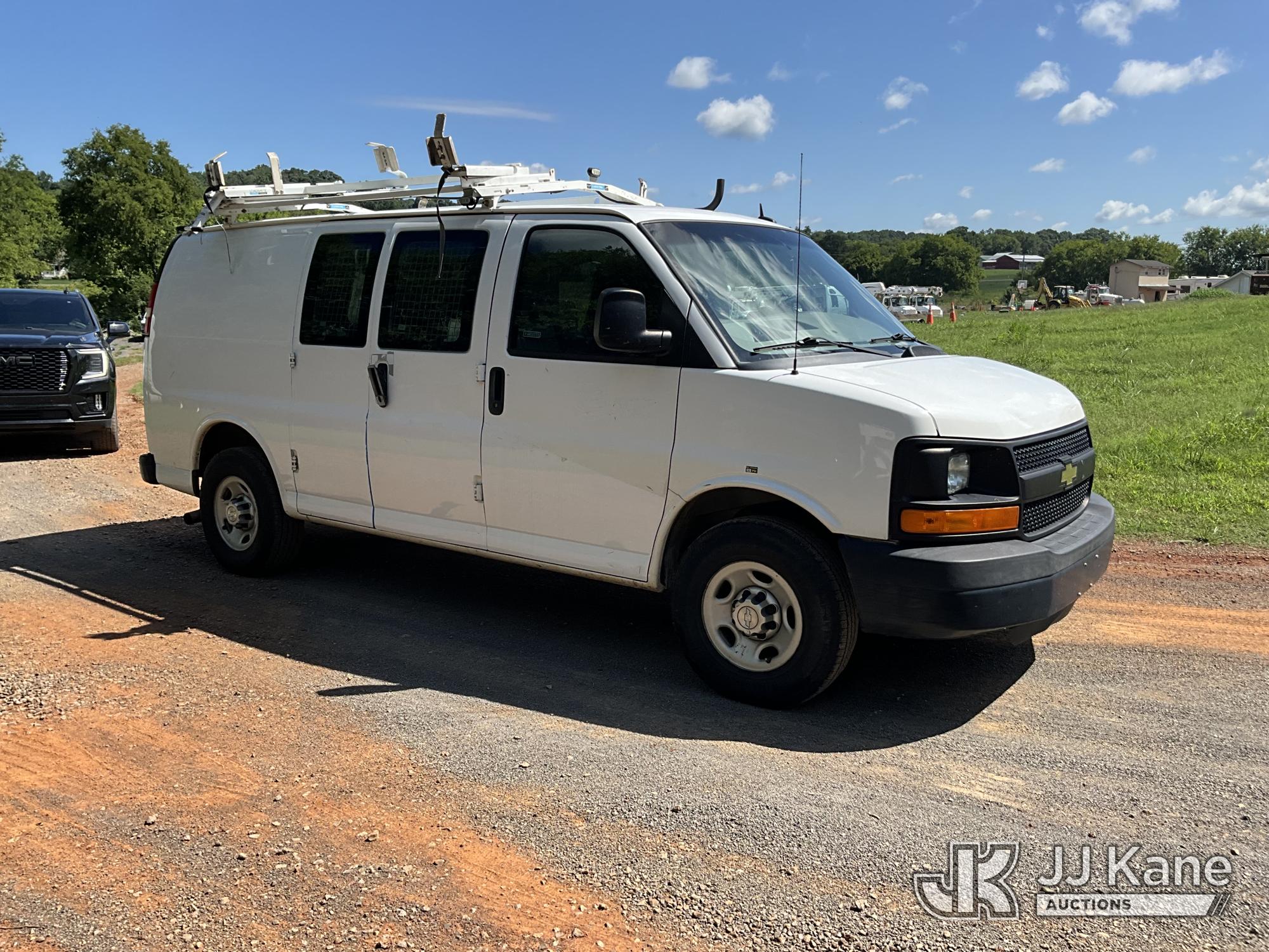 2015 Chevrolet Express G2500 Cargo Van (1621348) - photo 2