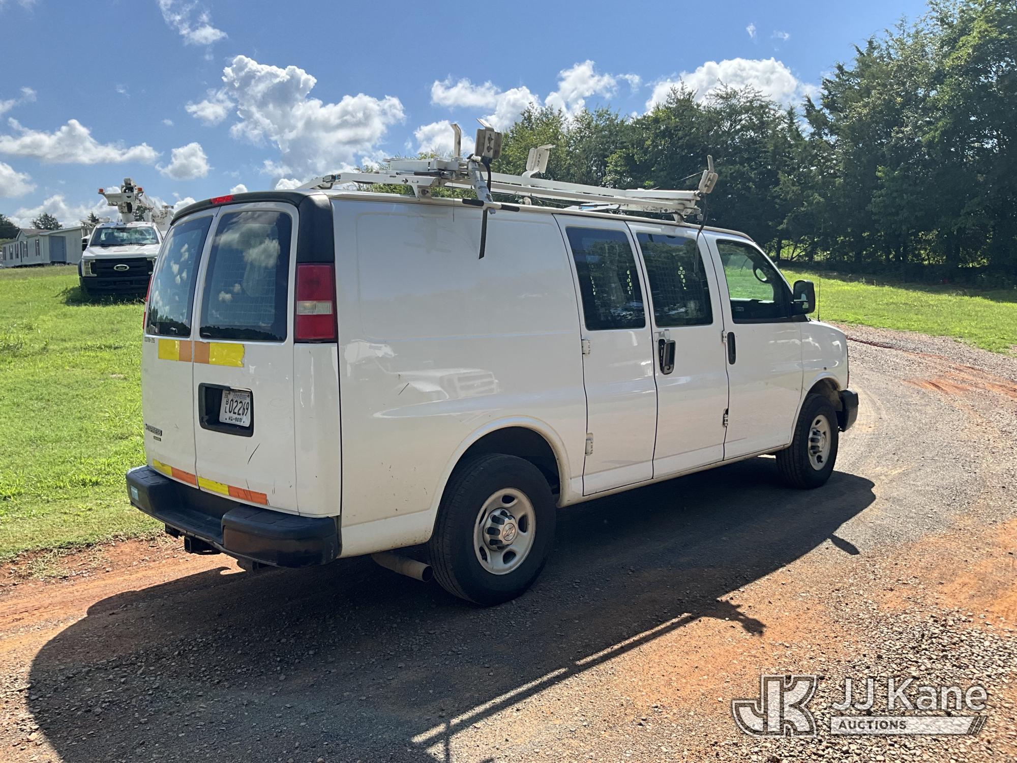 2015 Chevrolet Express G2500 Cargo Van (1621348) - photo 3