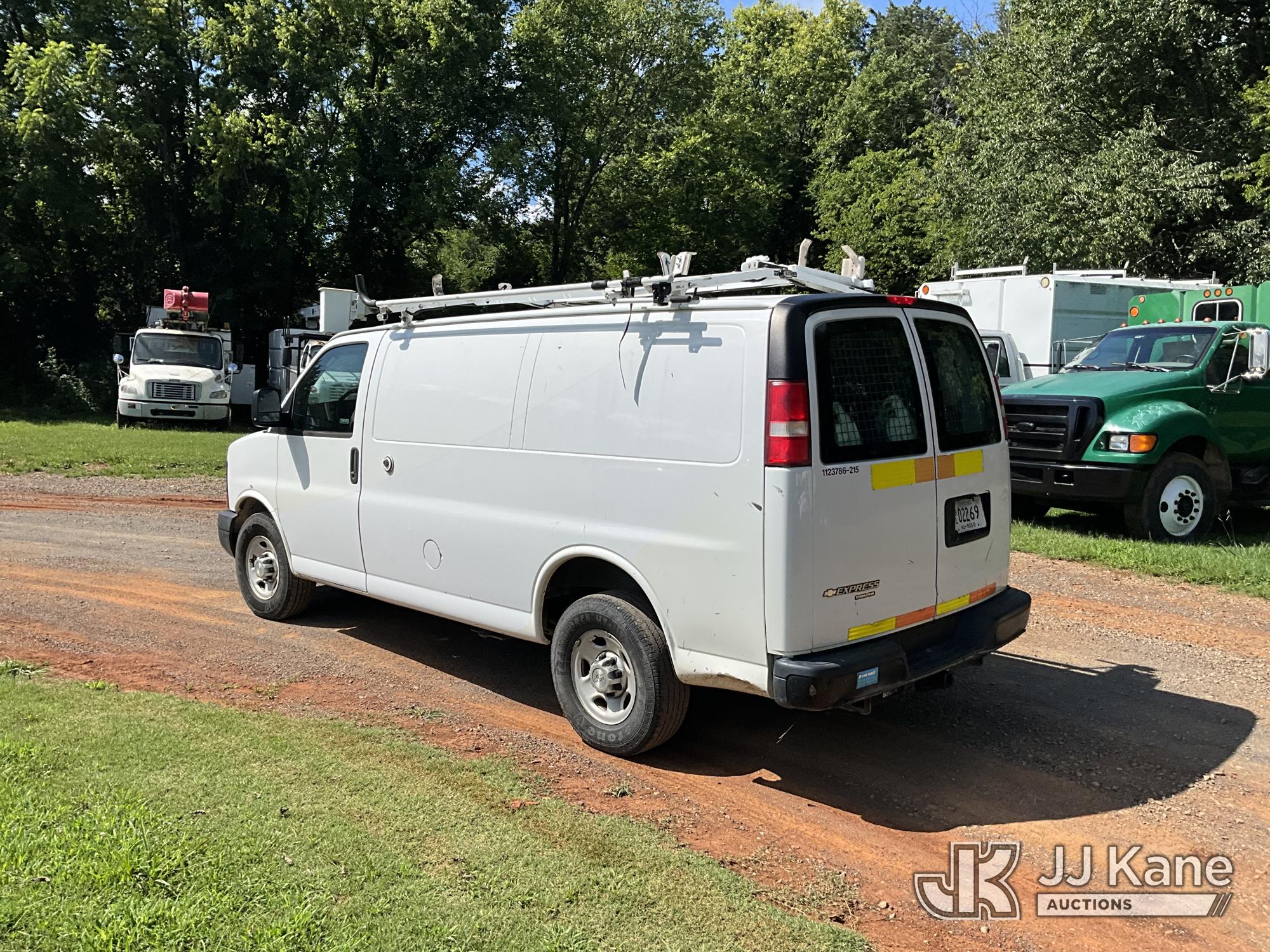2015 Chevrolet Express G2500 Cargo Van (1621348) - photo 4