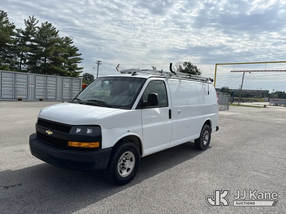 2018 Chevrolet Express G2500 Cargo Van (1621356)