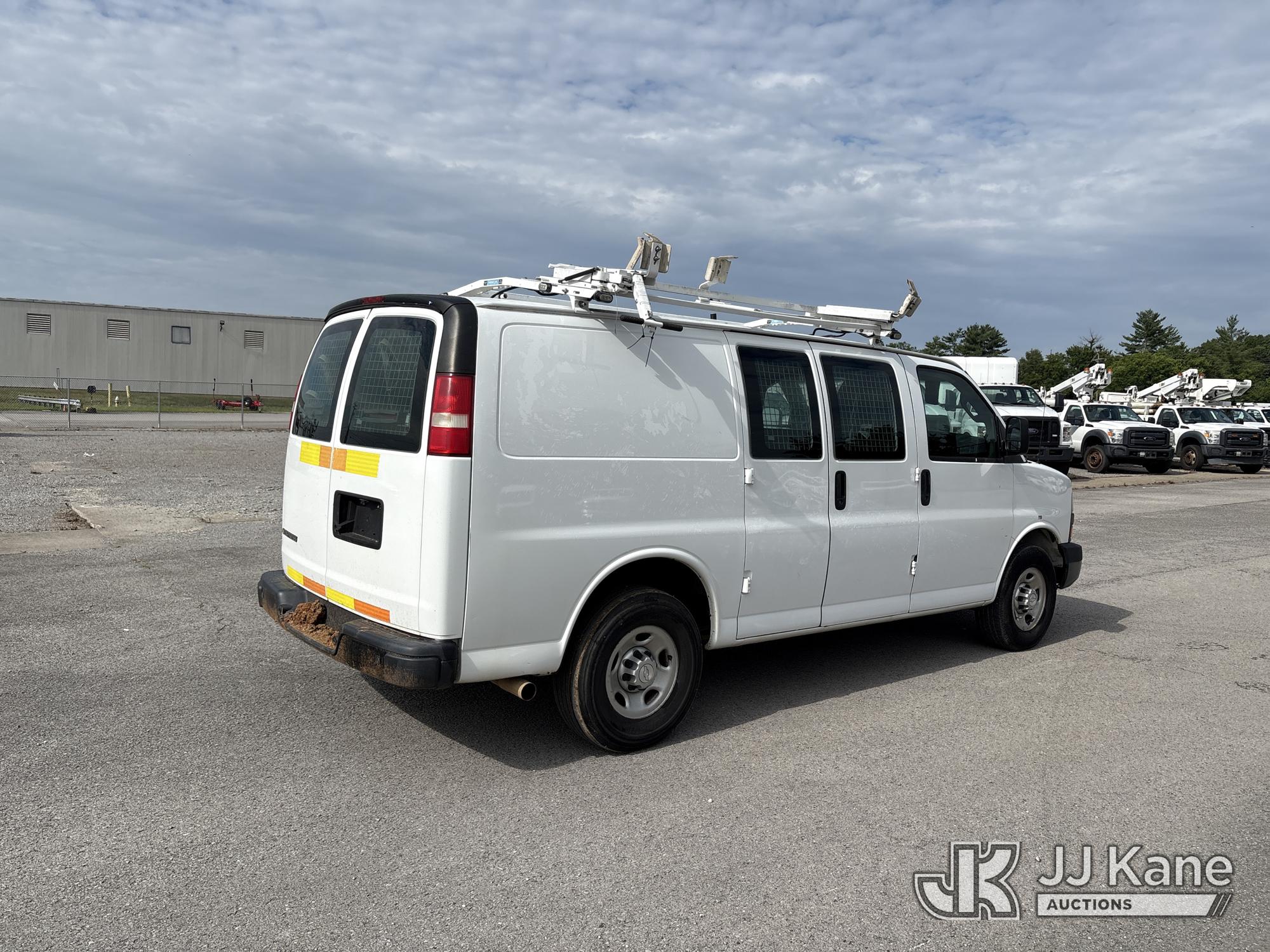 2018 Chevrolet Express G2500 Cargo Van (1621356) - photo 3