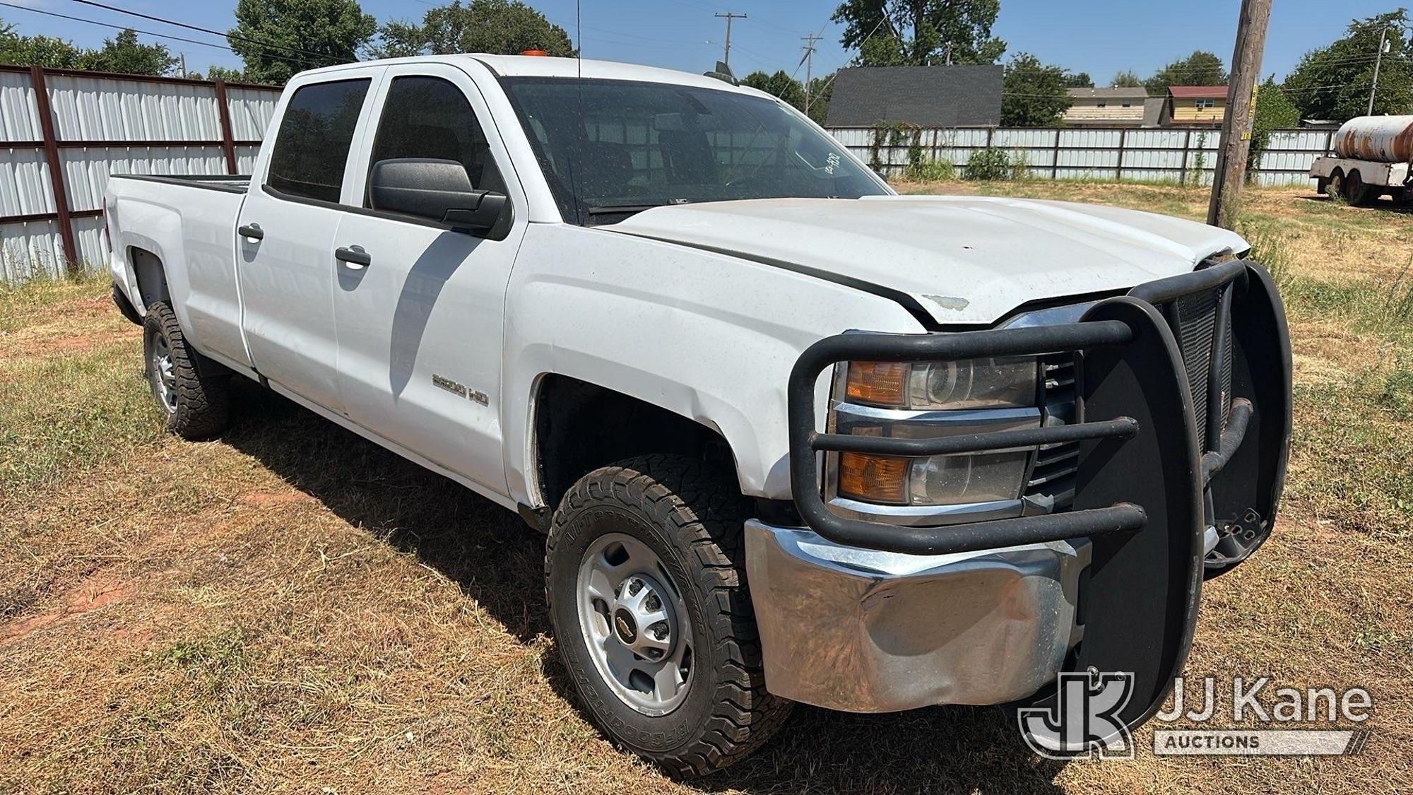 2018 Chevrolet Silverado 2500HD Crew-Cab Pickup Truck (1621889) - photo 2