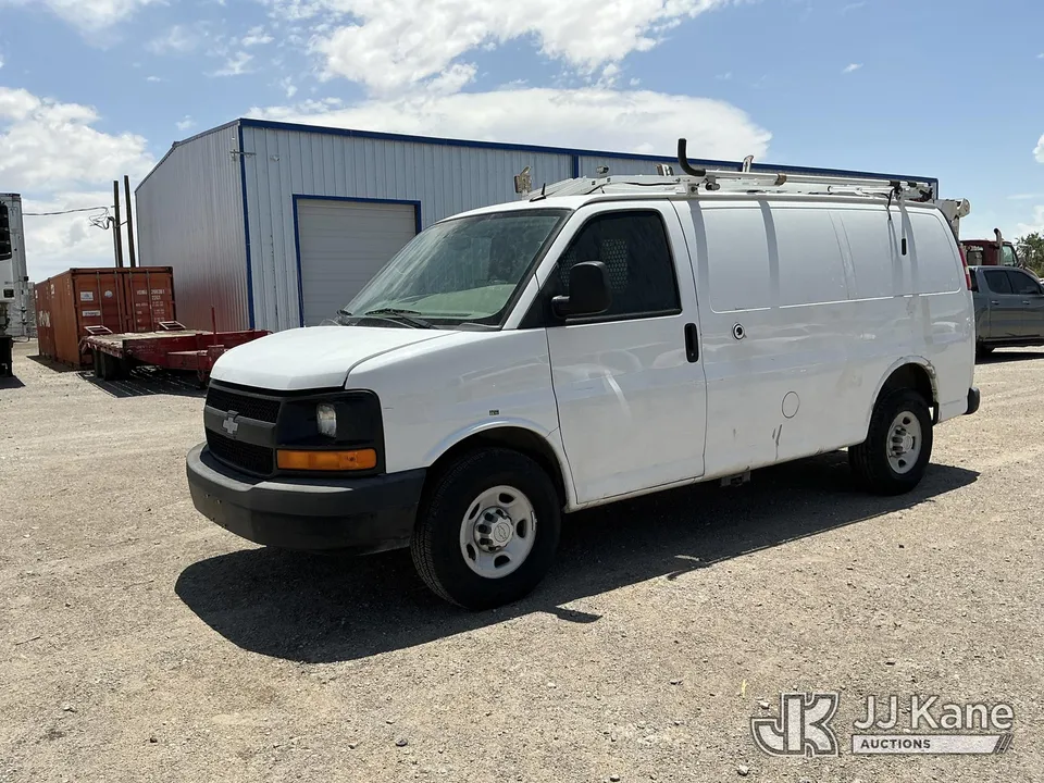 2015 Chevrolet Express G2500 Cargo Van (1622319)