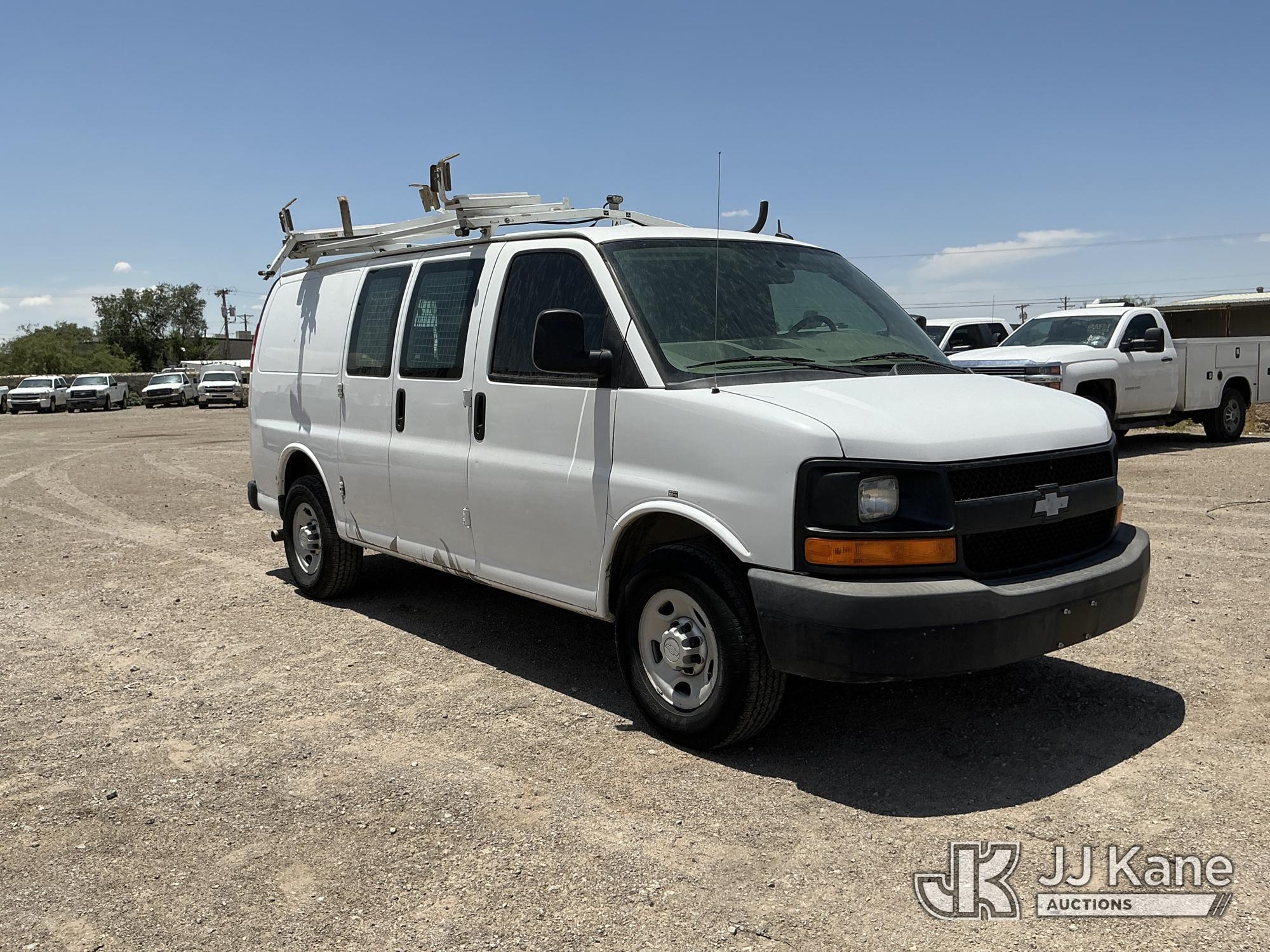 2015 Chevrolet Express G2500 Cargo Van (1622319) - photo 2
