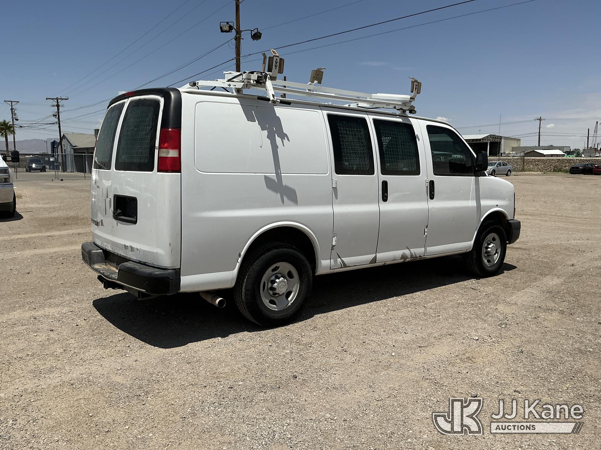 2015 Chevrolet Express G2500 Cargo Van (1622319) - photo 3
