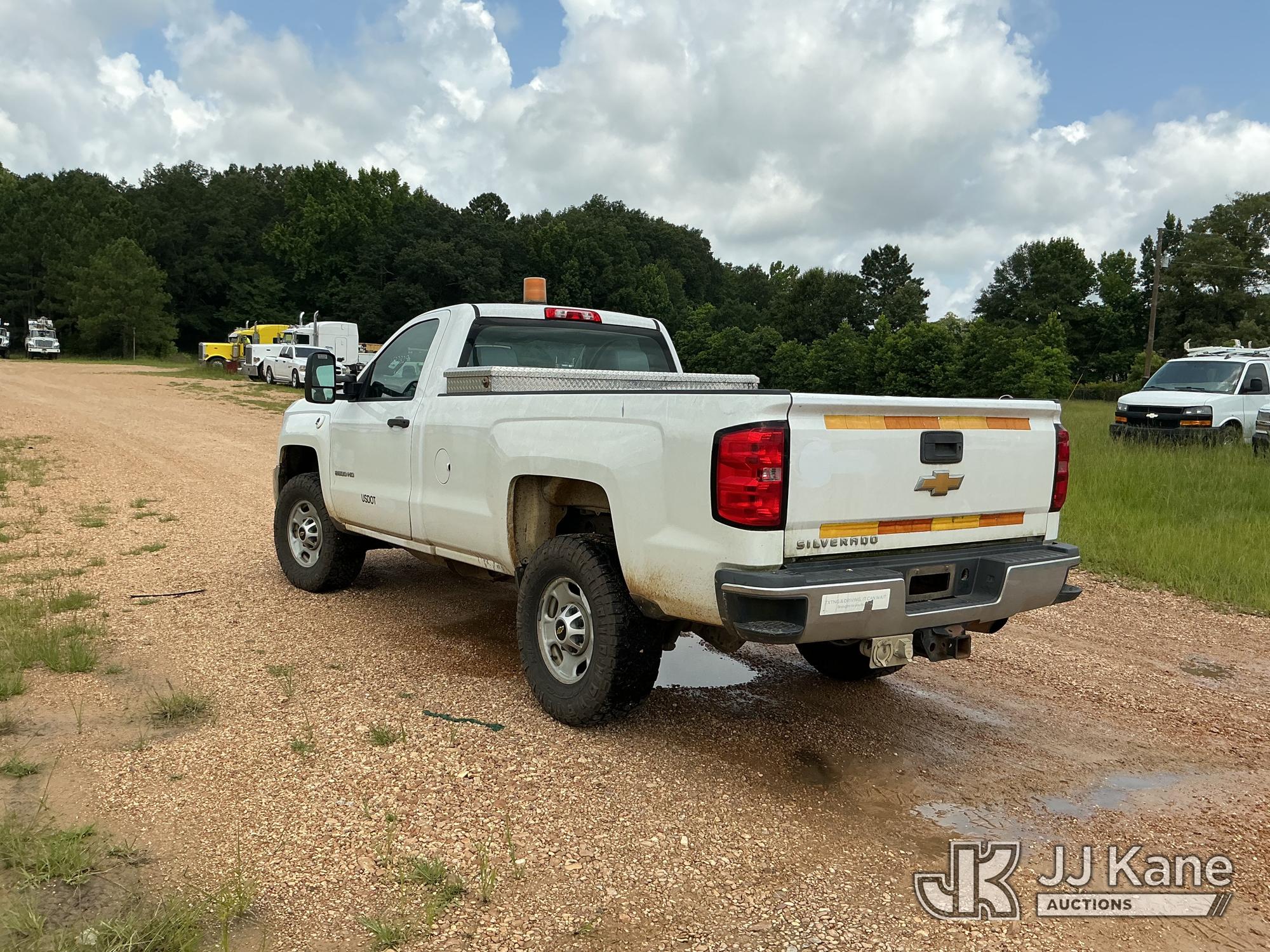 2015 Chevrolet Silverado 2500HD Pickup Truck (1622329) - photo 2