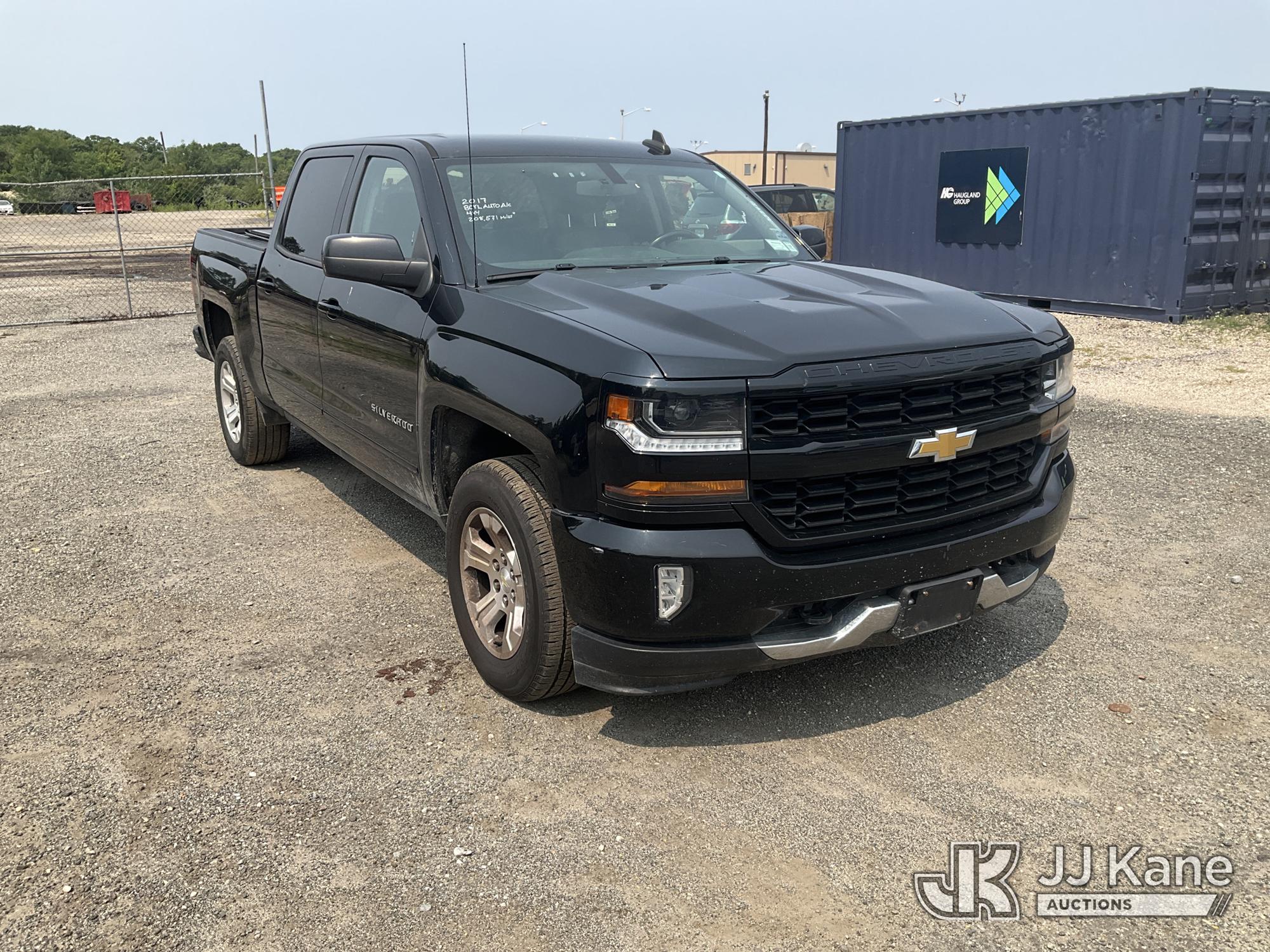 2017 Chevrolet Silverado 1500 4x4 Crew-Cab Pickup Truck (1622472) - photo 2