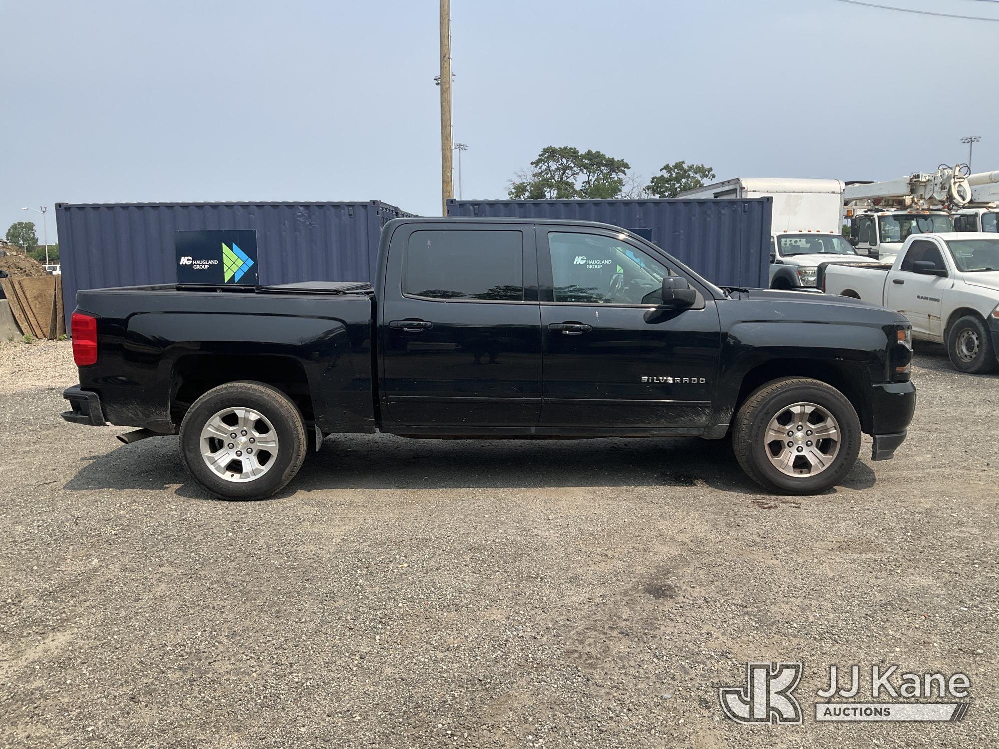2017 Chevrolet Silverado 1500 4x4 Crew-Cab Pickup Truck (1622472) - photo 3