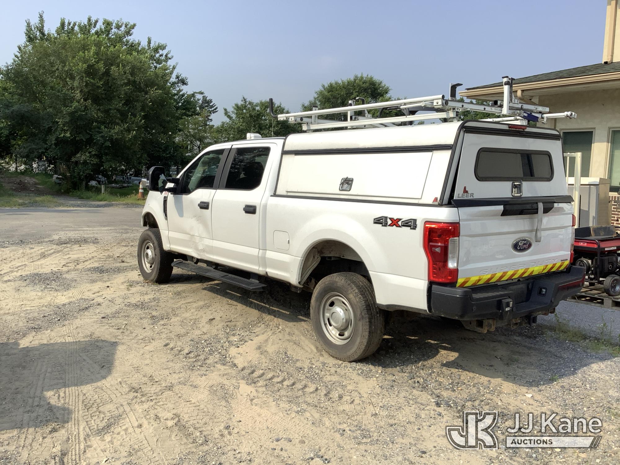 2017 Ford F250 4x4 Crew-Cab Pickup Truck (1622995) - photo 2