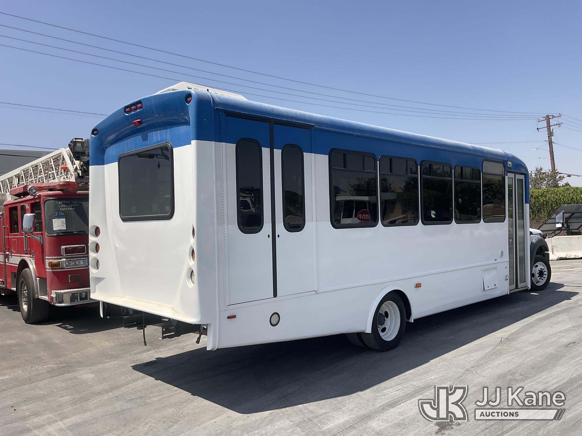 2016 Ford F-550 Passenger Bus (1623220) - photo 3