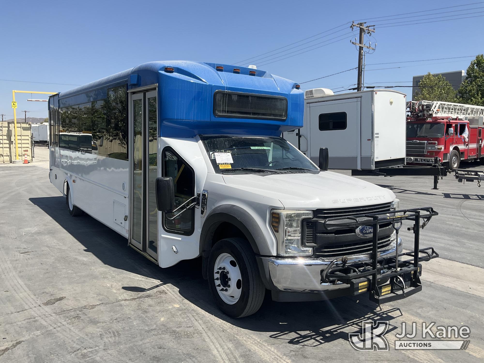 2019 Ford F-550 Passenger Bus (1623223) - photo 2