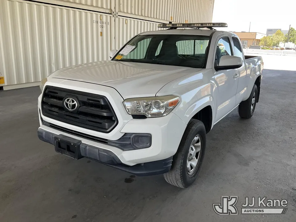 2016 Toyota Tacoma Extended-Cab Pickup Truck (1623231)