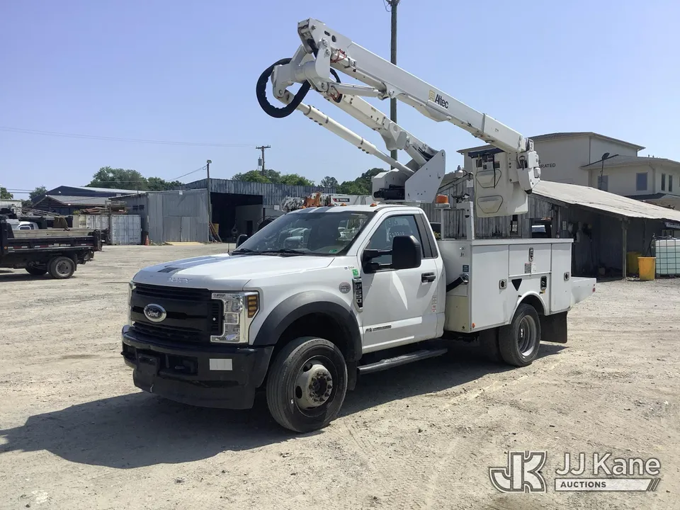 Altec AT40G Articulating & Telescopic Bucket Truck On 2019 Ford F-550 4x4 Utility Truck (1623308)