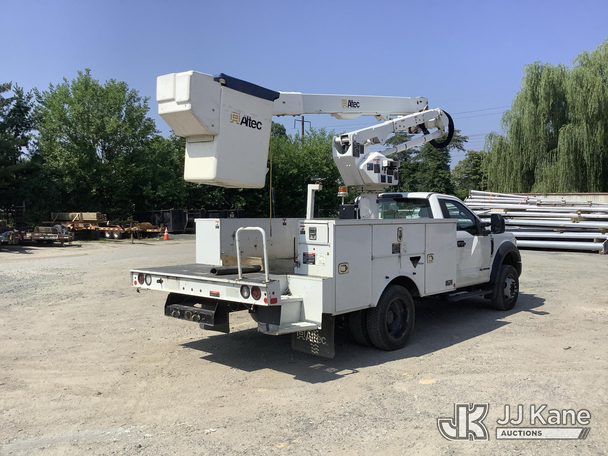 Altec AT40G Articulating & Telescopic Bucket Truck On 2019 Ford F-550 4x4 Utility Truck (1623308) - photo 4