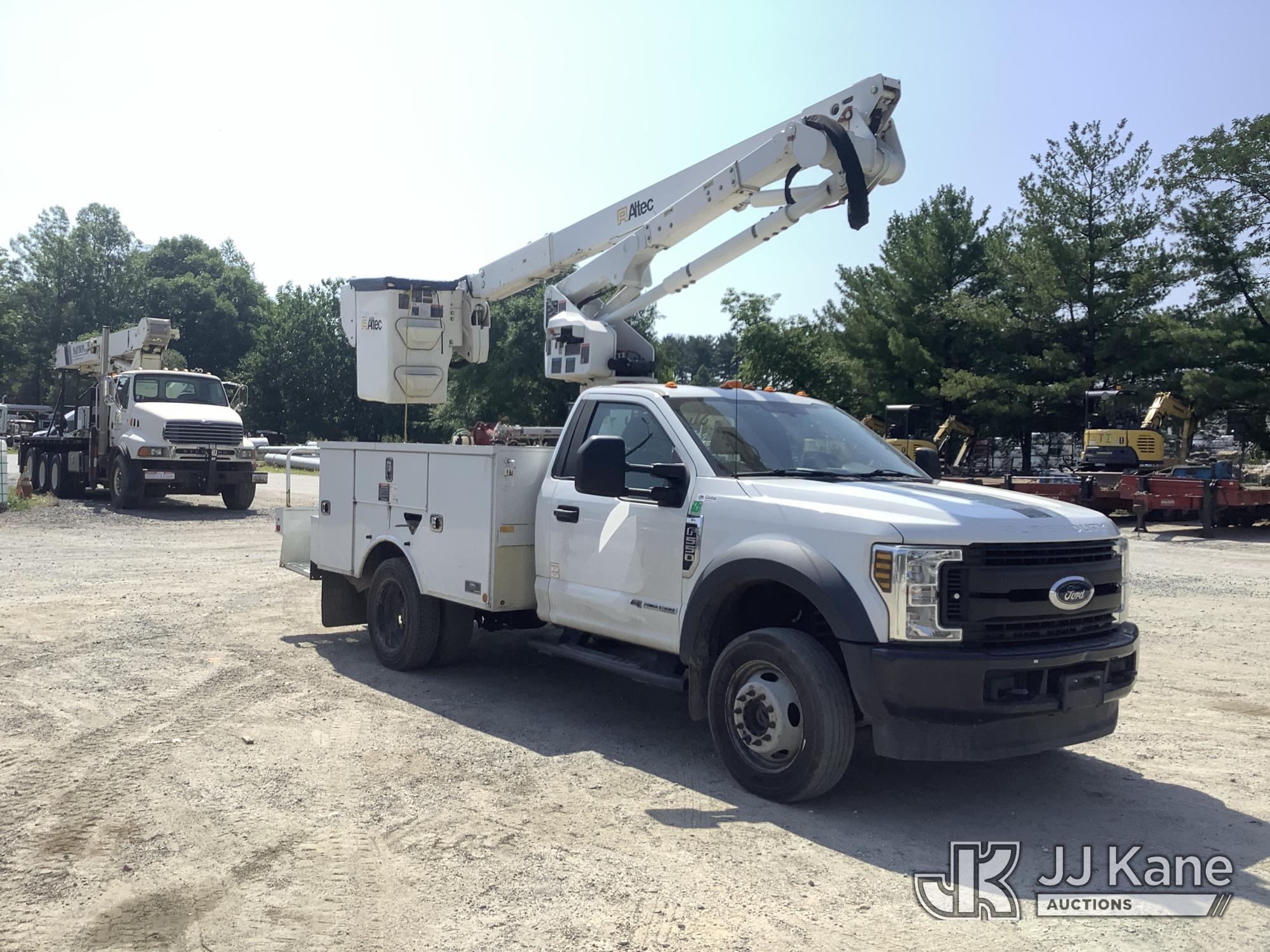 Altec AT40G Articulating & Telescopic Bucket Truck On 2019 Ford F-550 4x4 Utility Truck (1623308) - photo 5