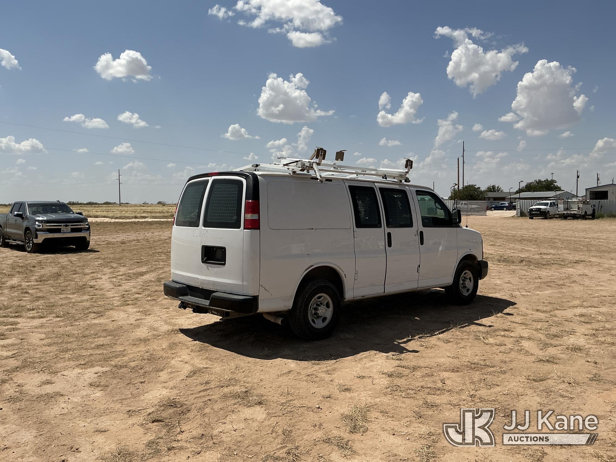 2015 Chevrolet Express 2500 Cargo Van (1623353) - photo 3