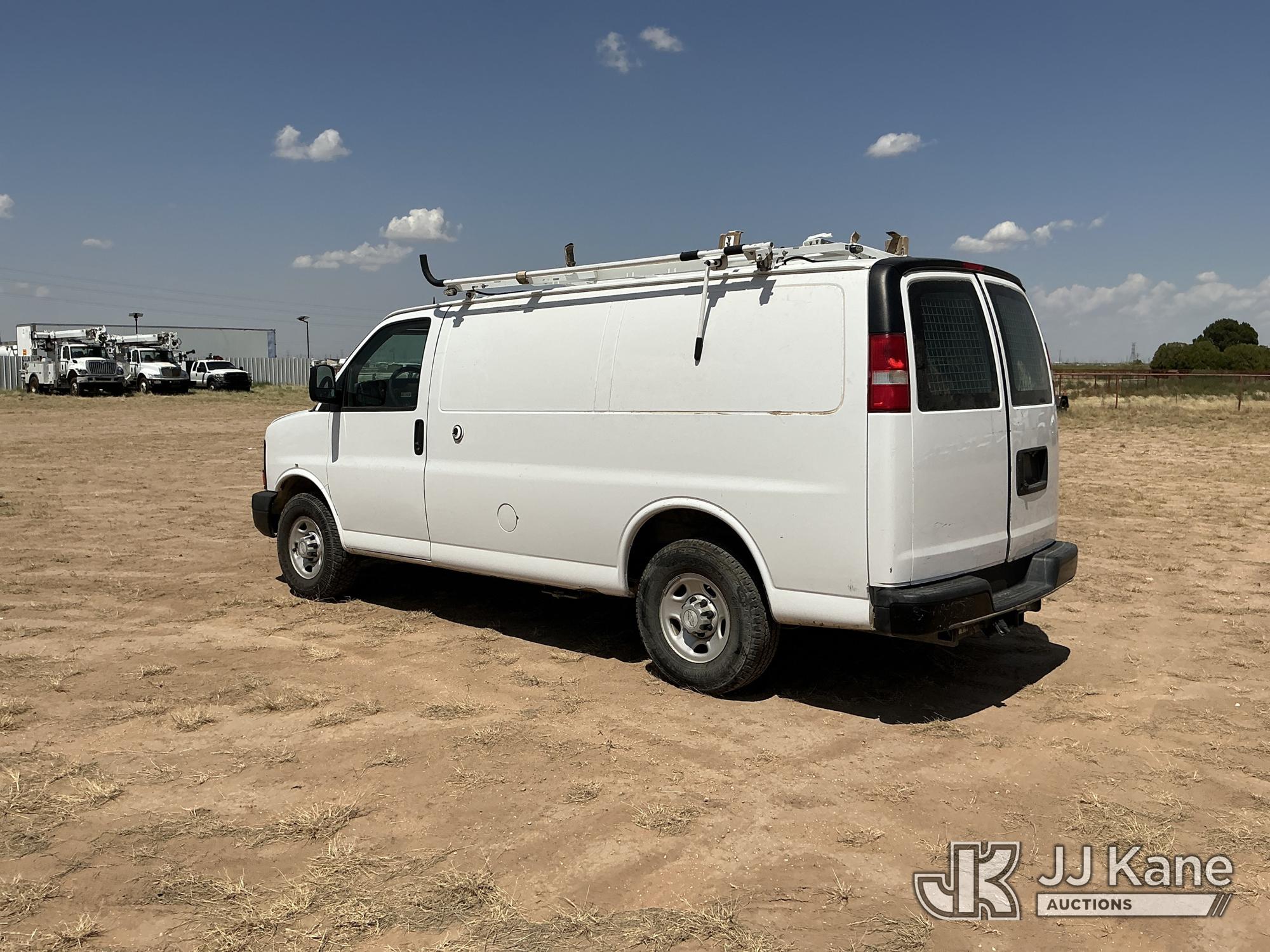 2015 Chevrolet Express 2500 Cargo Van (1623353) - photo 4