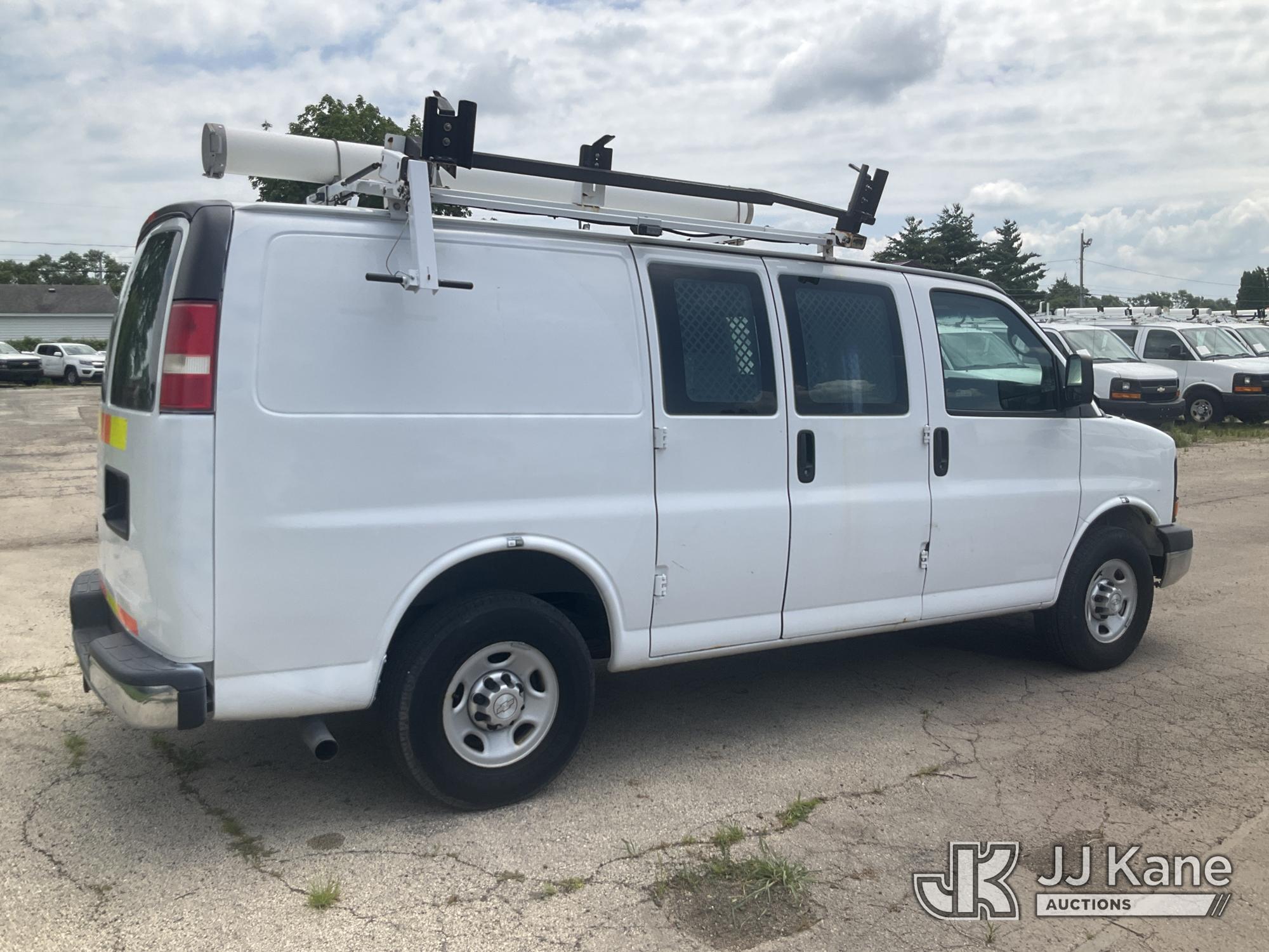 2014 Chevrolet Express G2500 Cargo Van (1624077) - photo 3