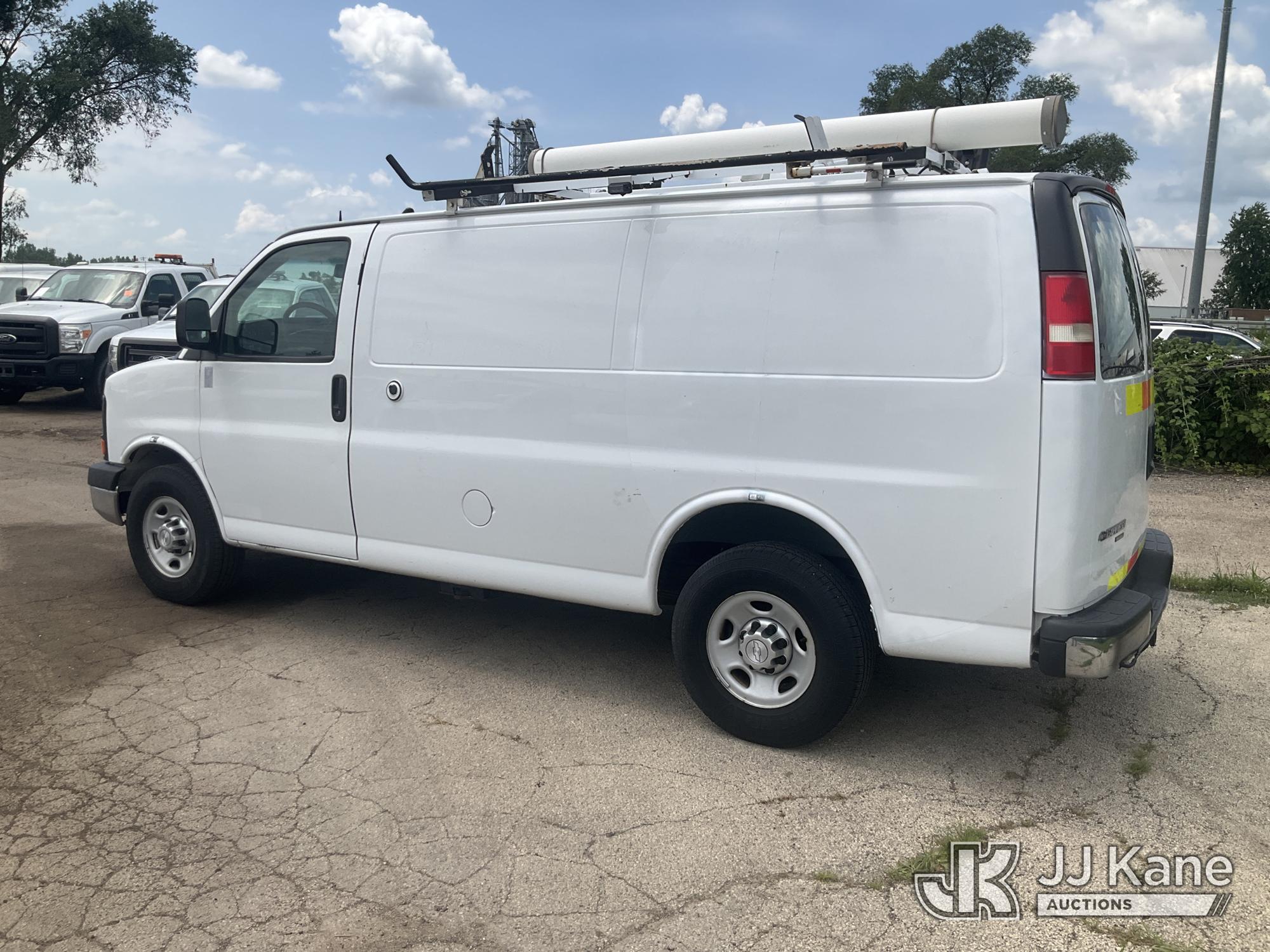 2014 Chevrolet Express G2500 Cargo Van (1624077) - photo 4