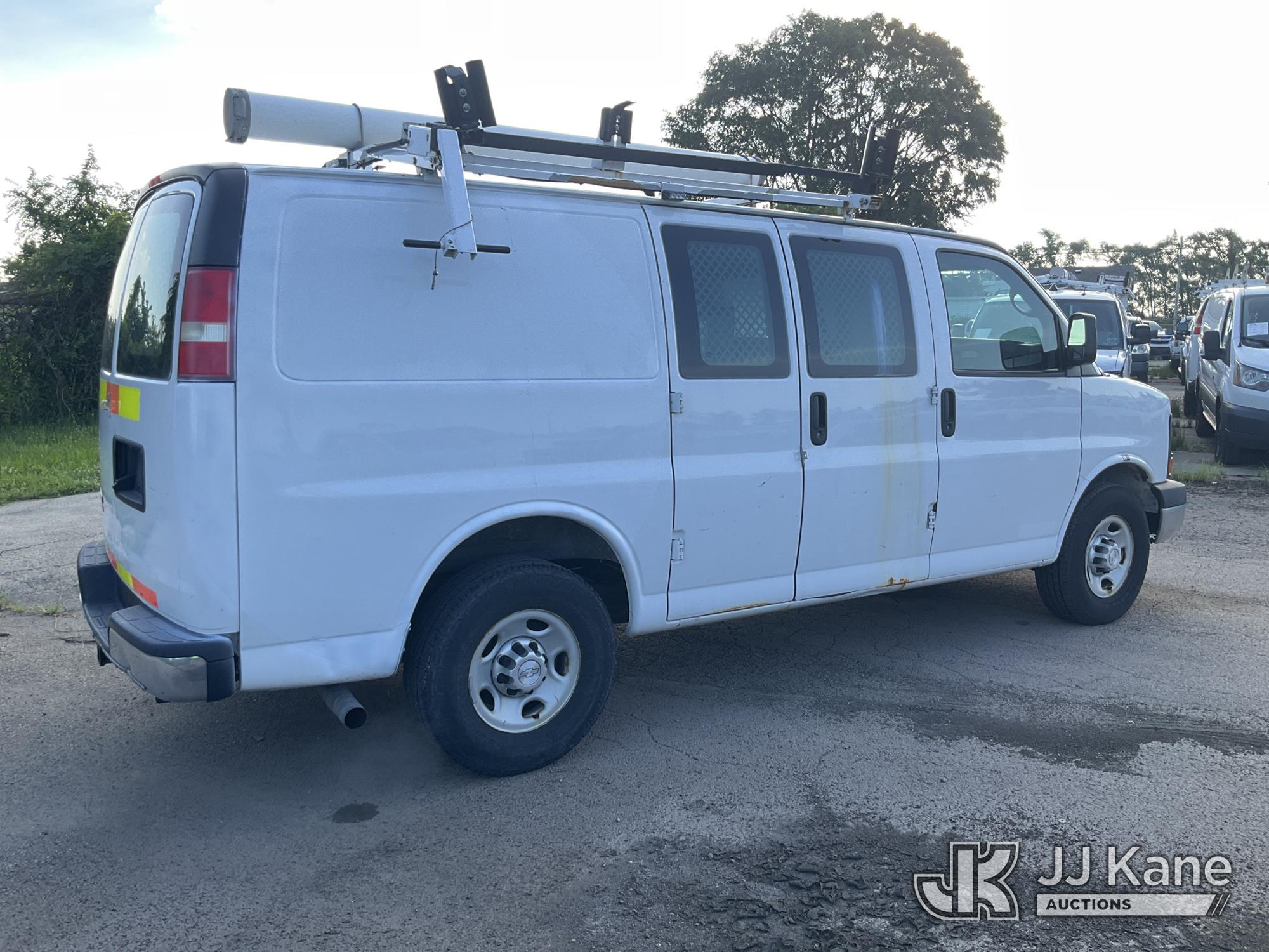 2014 Chevrolet Express G2500 Cargo Van (1624078) - photo 3