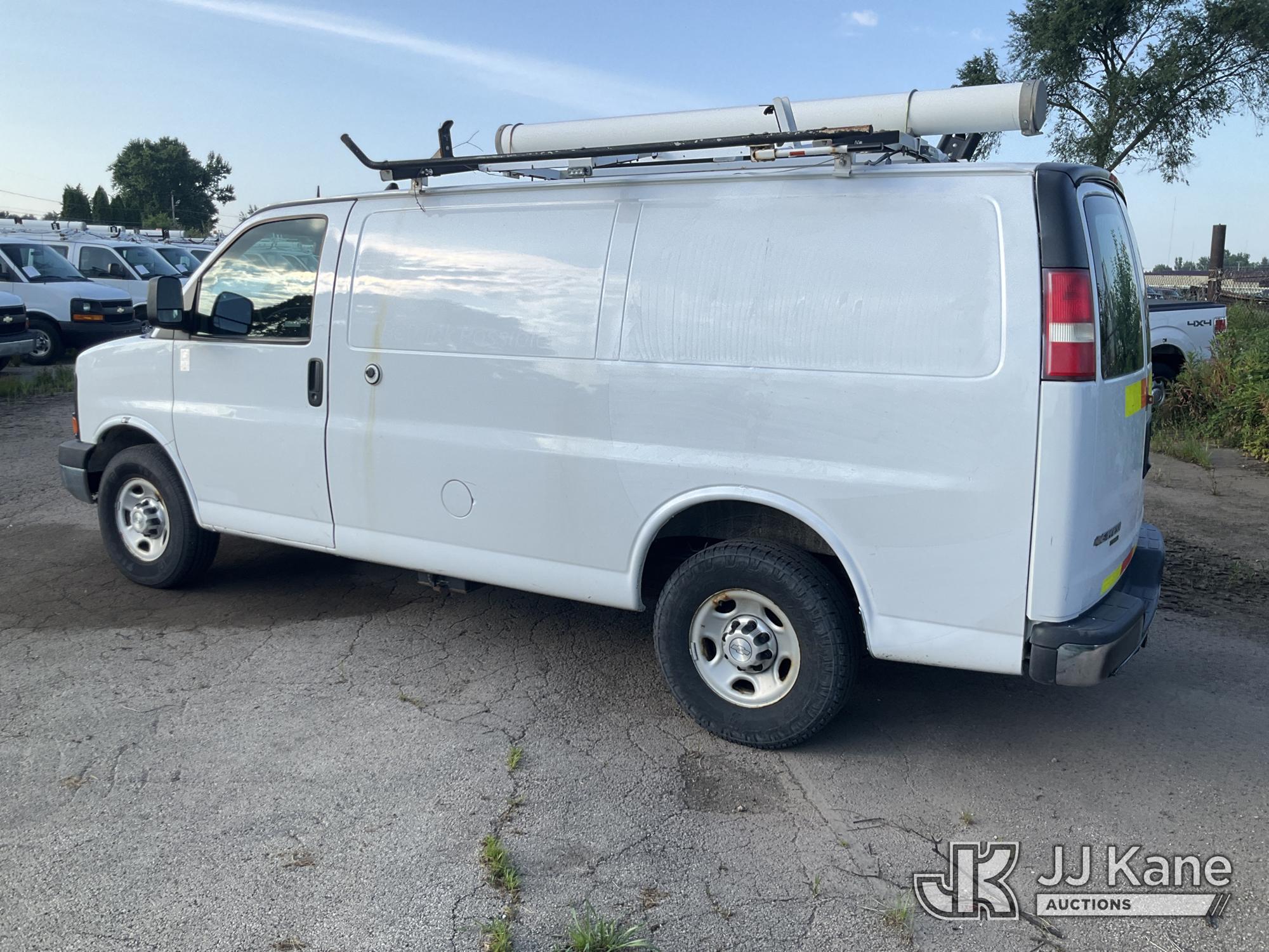 2014 Chevrolet Express G2500 Cargo Van (1624078) - photo 4