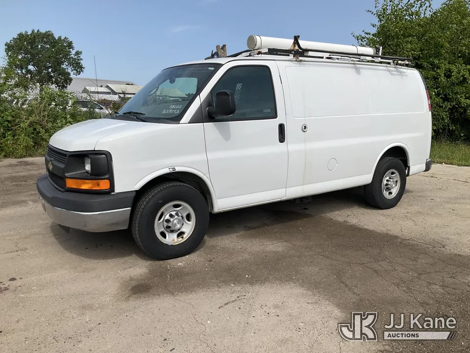 2014 Chevrolet Express G2500 Cargo Van (1624082)