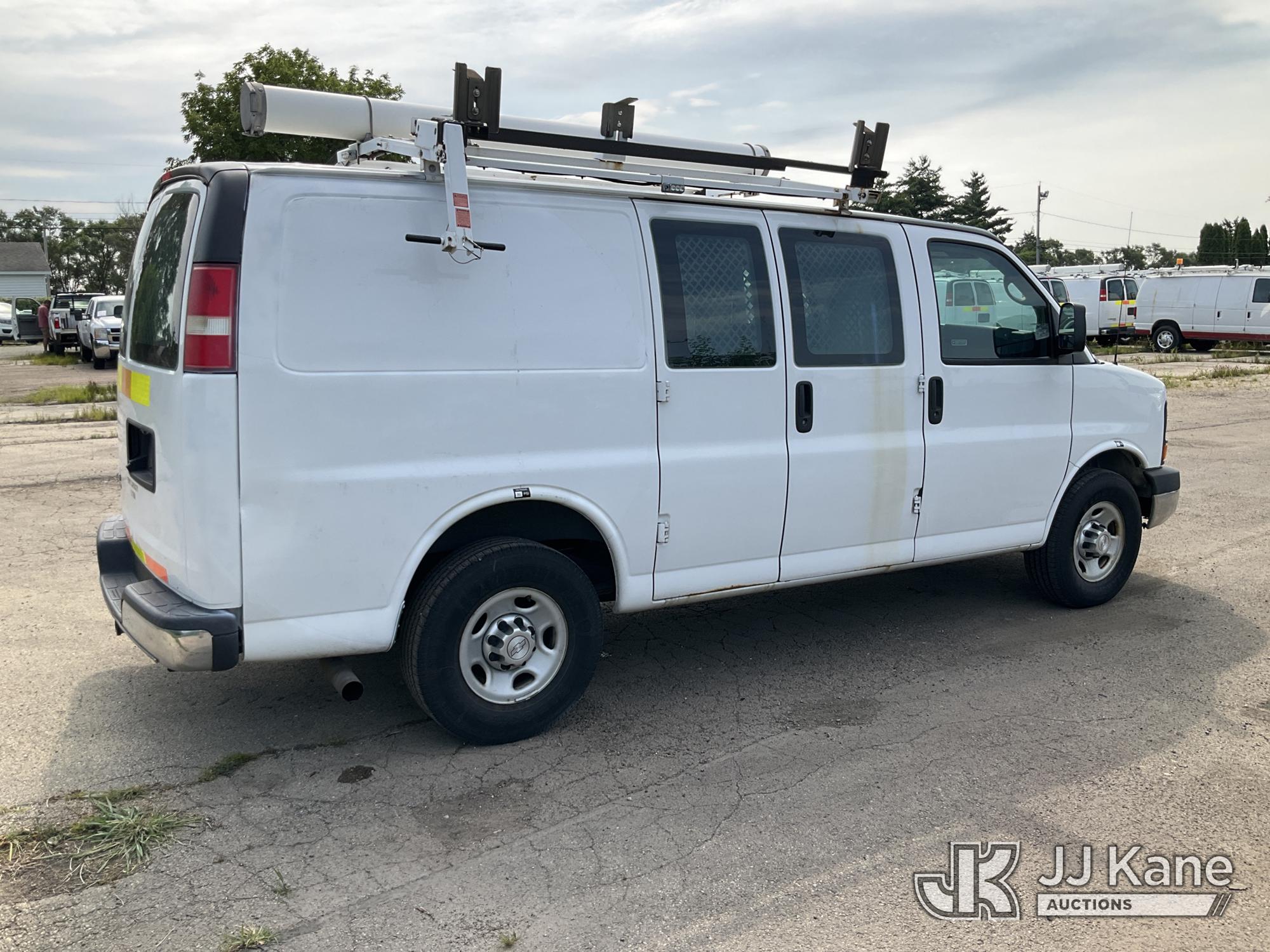 2014 Chevrolet Express G2500 Cargo Van (1624082) - photo 3