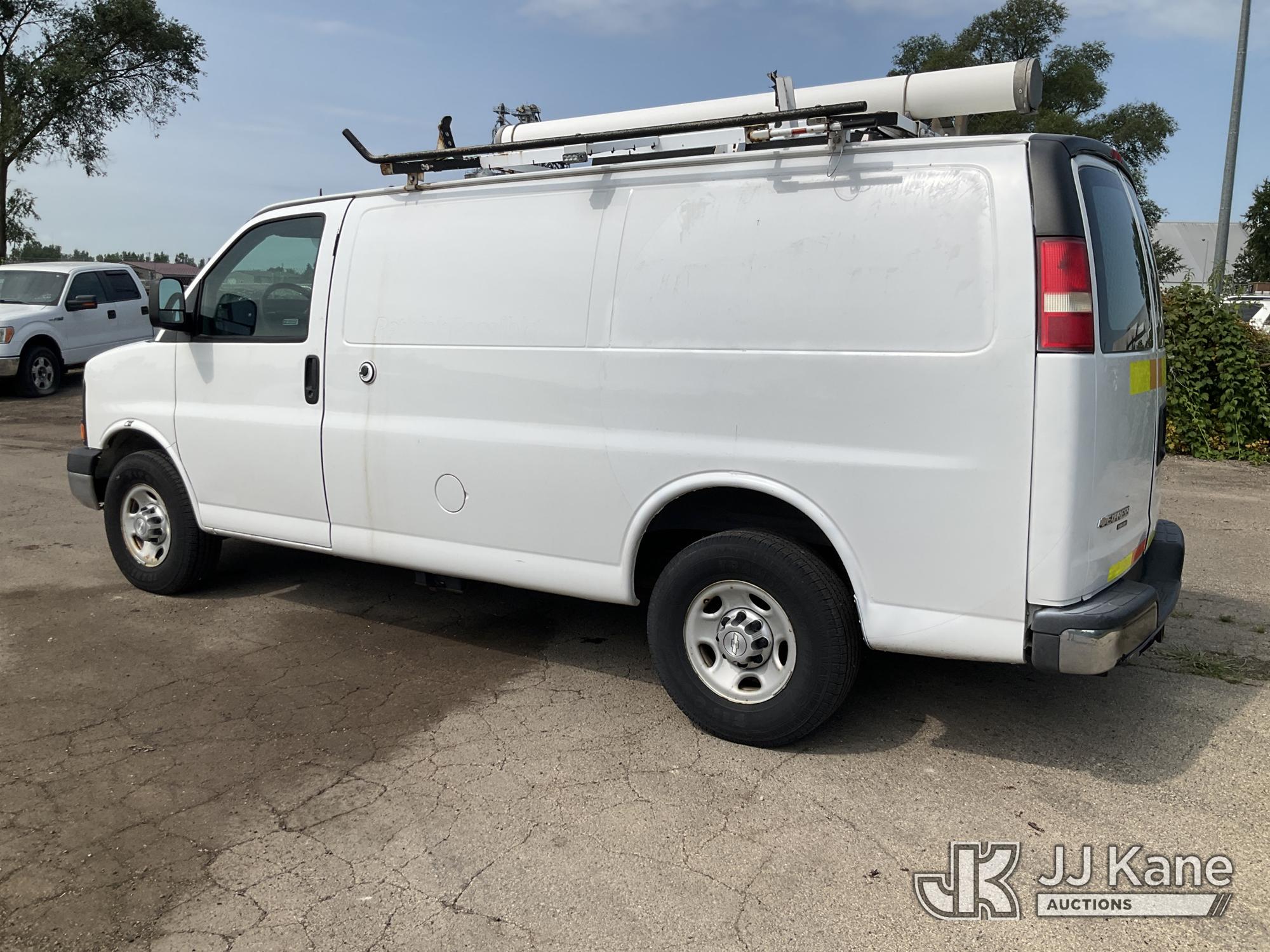 2014 Chevrolet Express G2500 Cargo Van (1624082) - photo 4