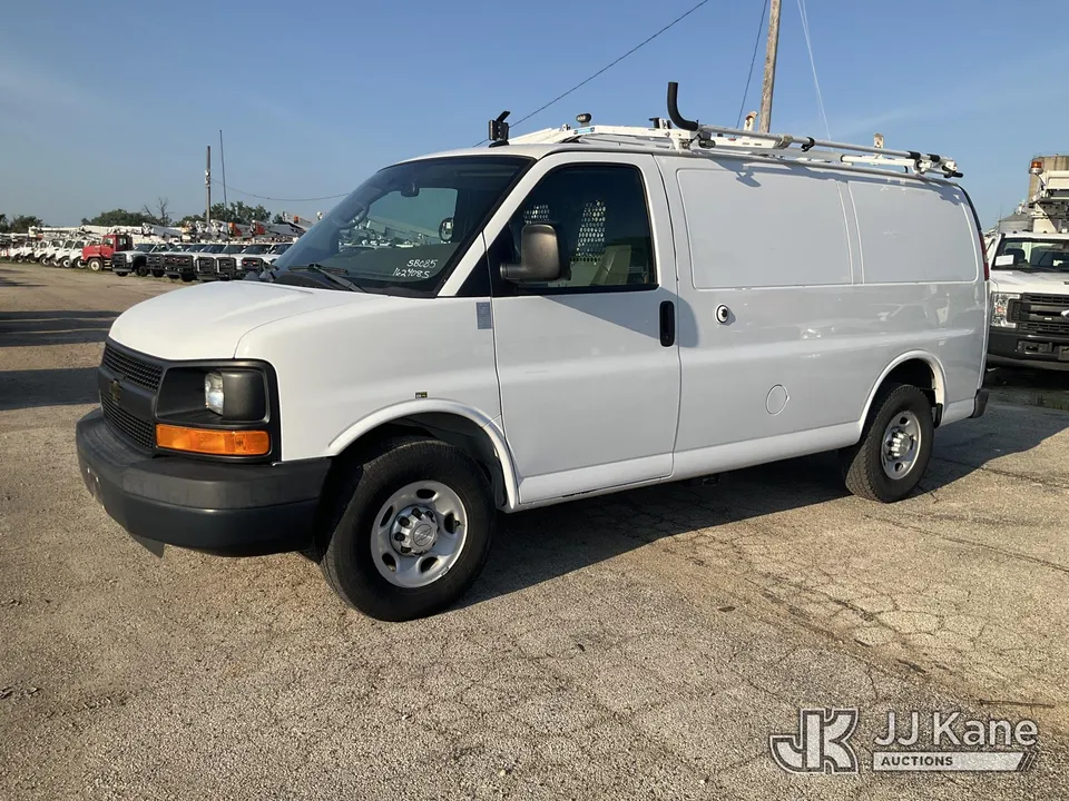 2015 Chevrolet Express G2500 Cargo Van (1624085)
