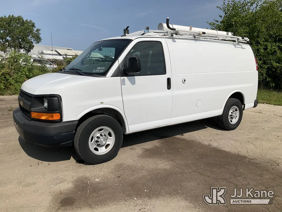 2015 Chevrolet Express G2500 Cargo Van (1624089)