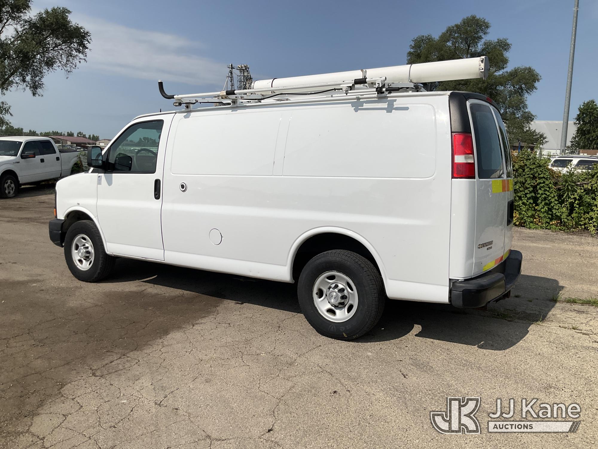 2015 Chevrolet Express G2500 Cargo Van (1624089) - photo 4