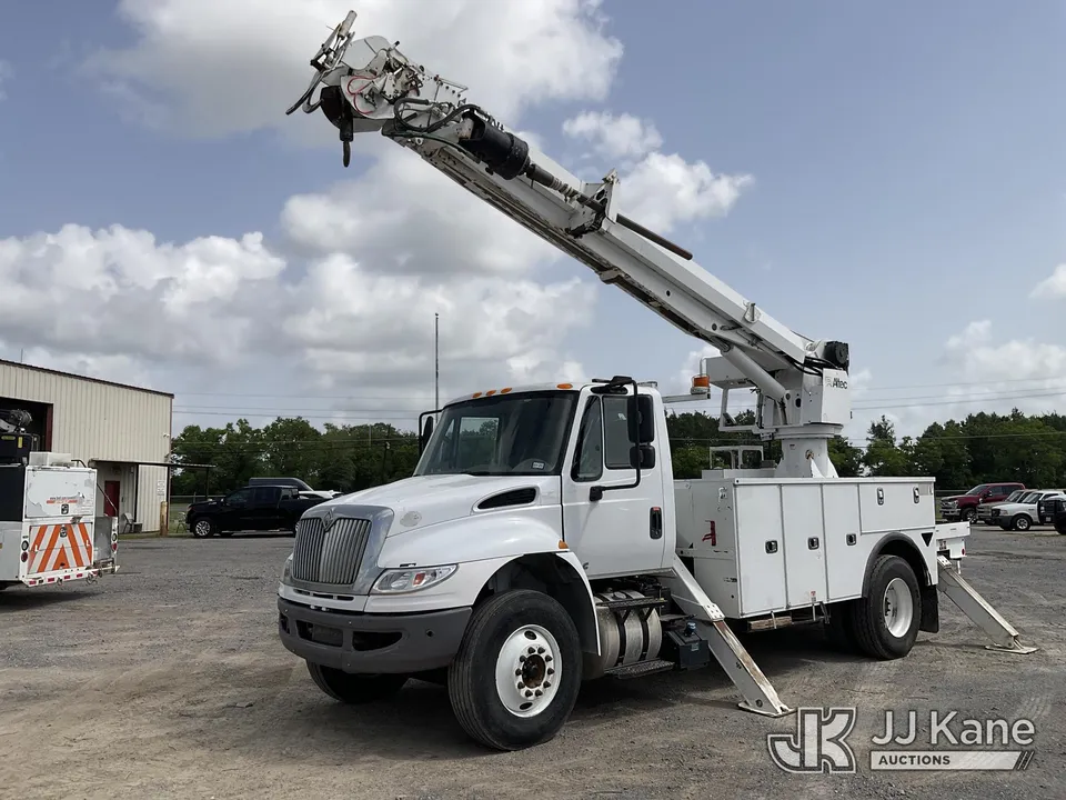 Altec DC47-TR Digger Derrick On 2019 International DuraStar 4300 Utility Truck (1624179)