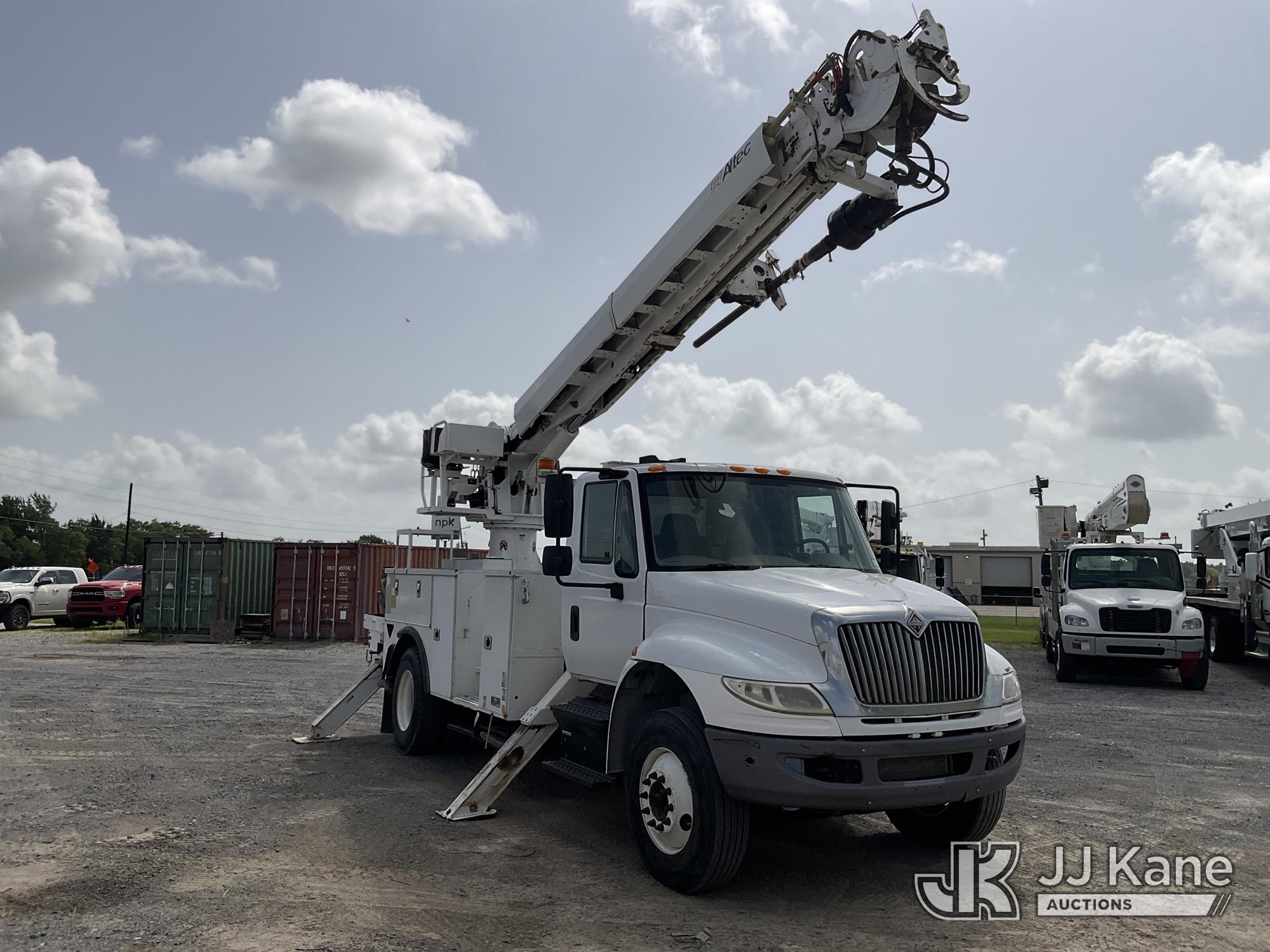 Altec DC47-TR Digger Derrick On 2019 International DuraStar 4300 Utility Truck (1624179) - photo 2