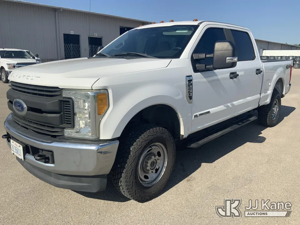 2017 Ford F-250 SD Crew-Cab Pickup Truck (1624534)