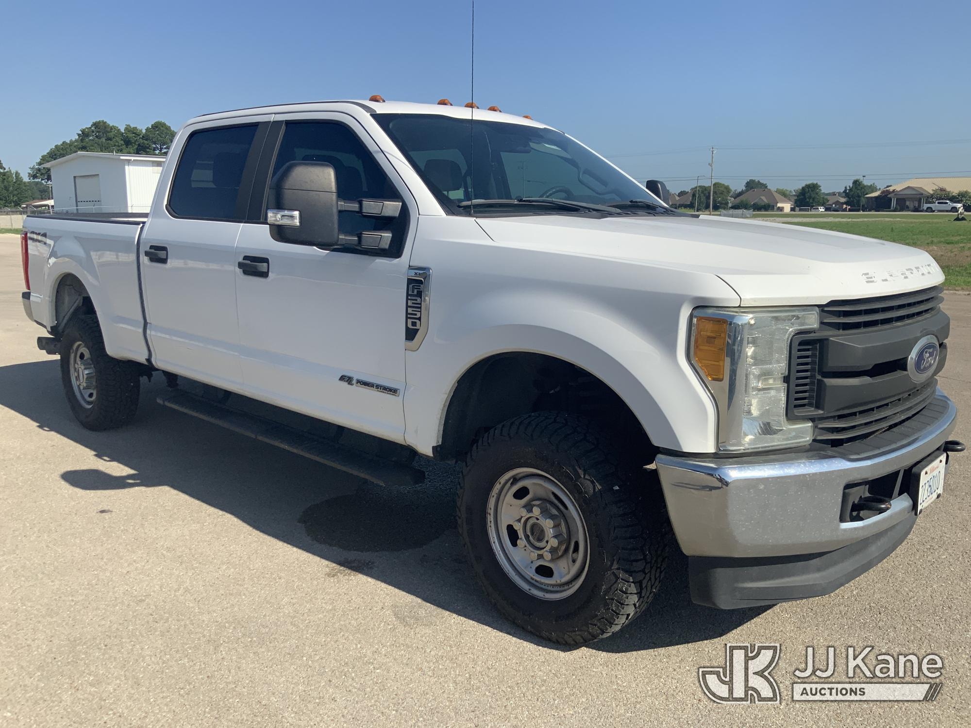 2017 Ford F-250 SD Crew-Cab Pickup Truck (1624534) - photo 2