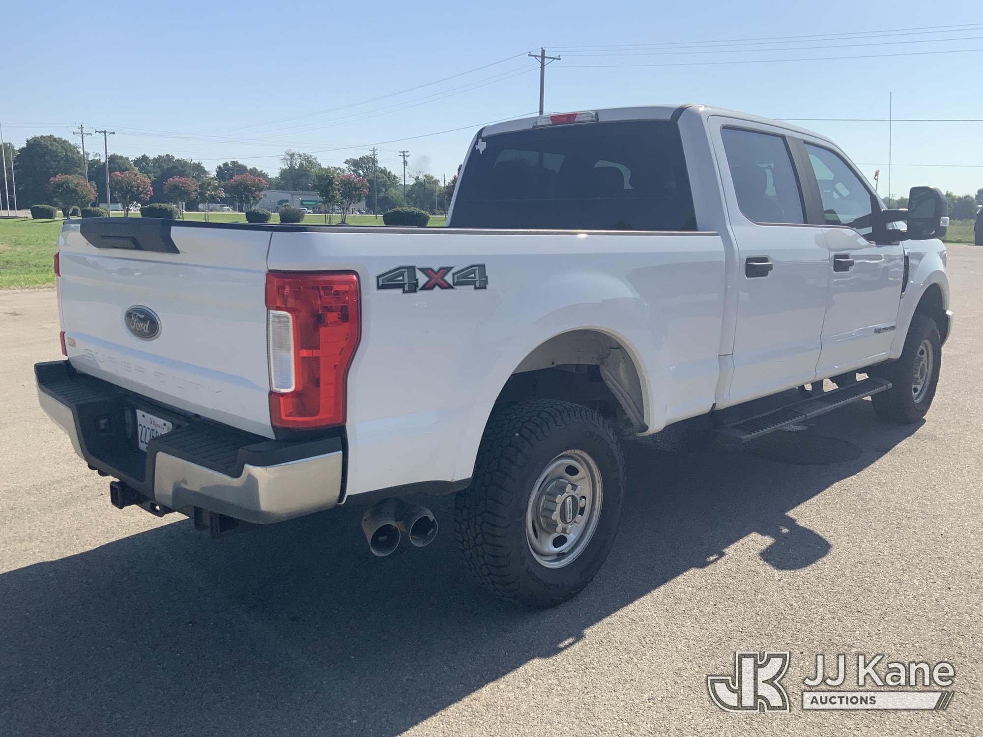 2017 Ford F-250 SD Crew-Cab Pickup Truck (1624534) - photo 3