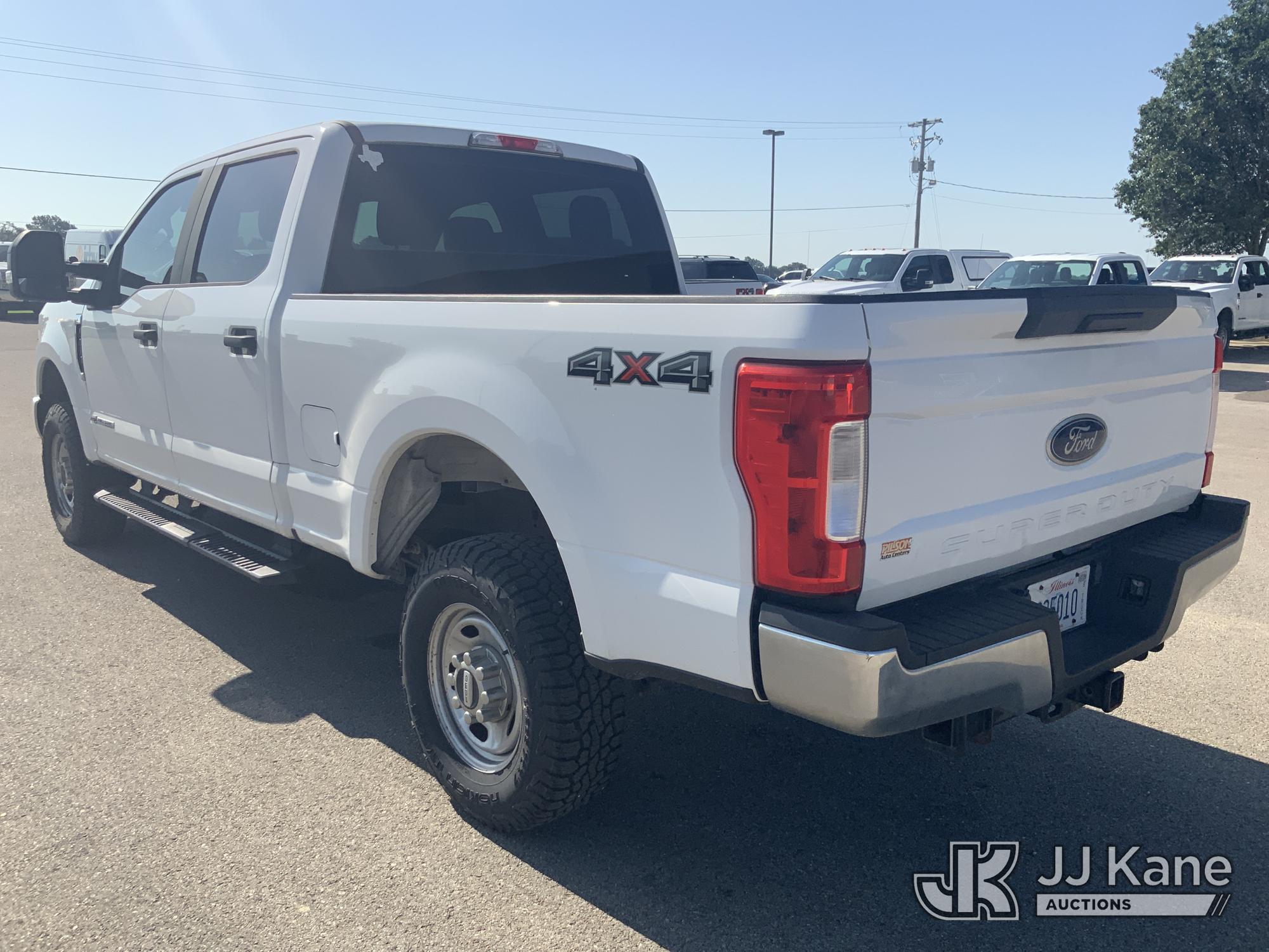 2017 Ford F-250 SD Crew-Cab Pickup Truck (1624534) - photo 4