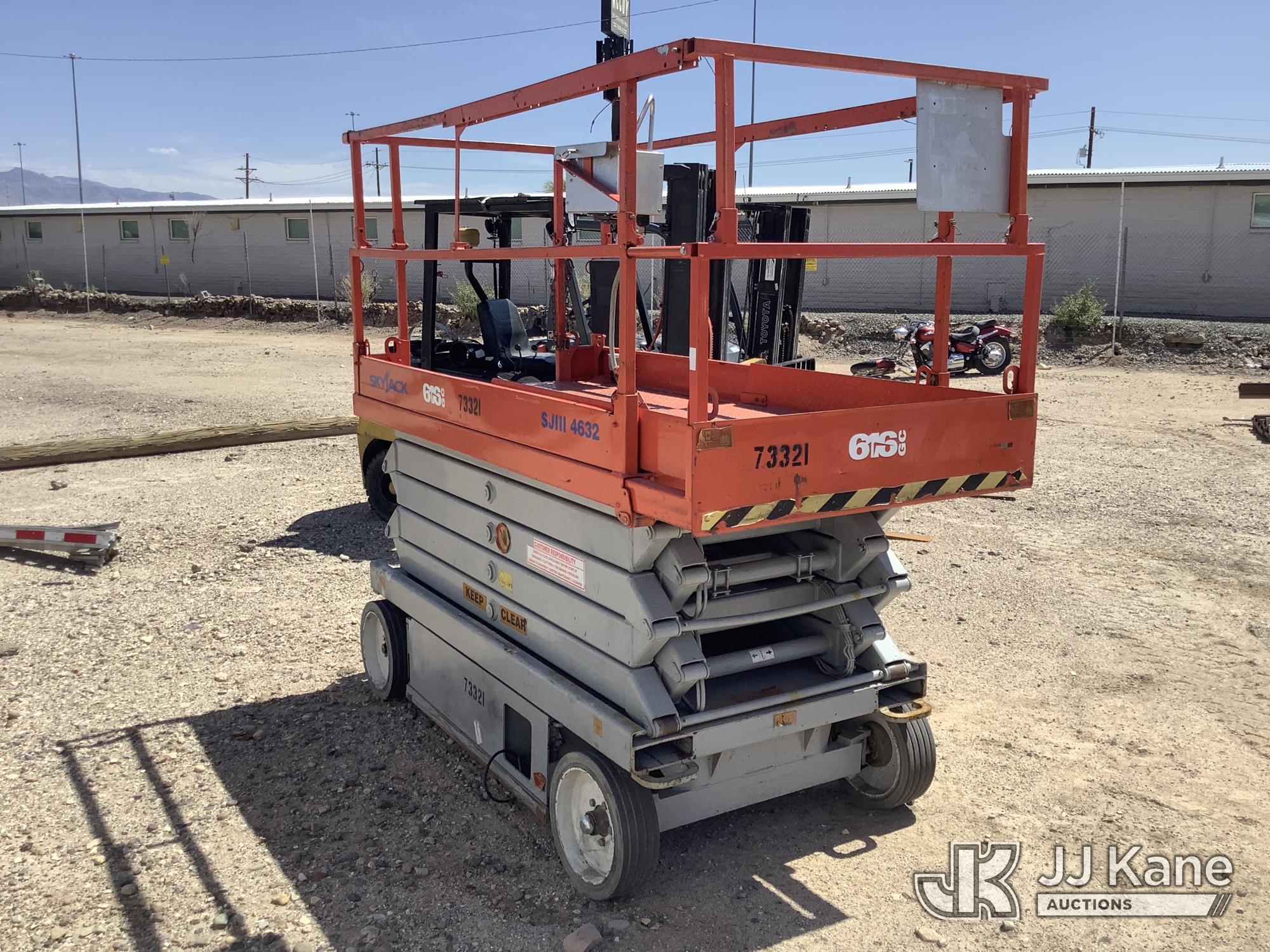 2018 SkyLift SJ4632 Self-Propelled Scissor Lift (1624643) - photo 2
