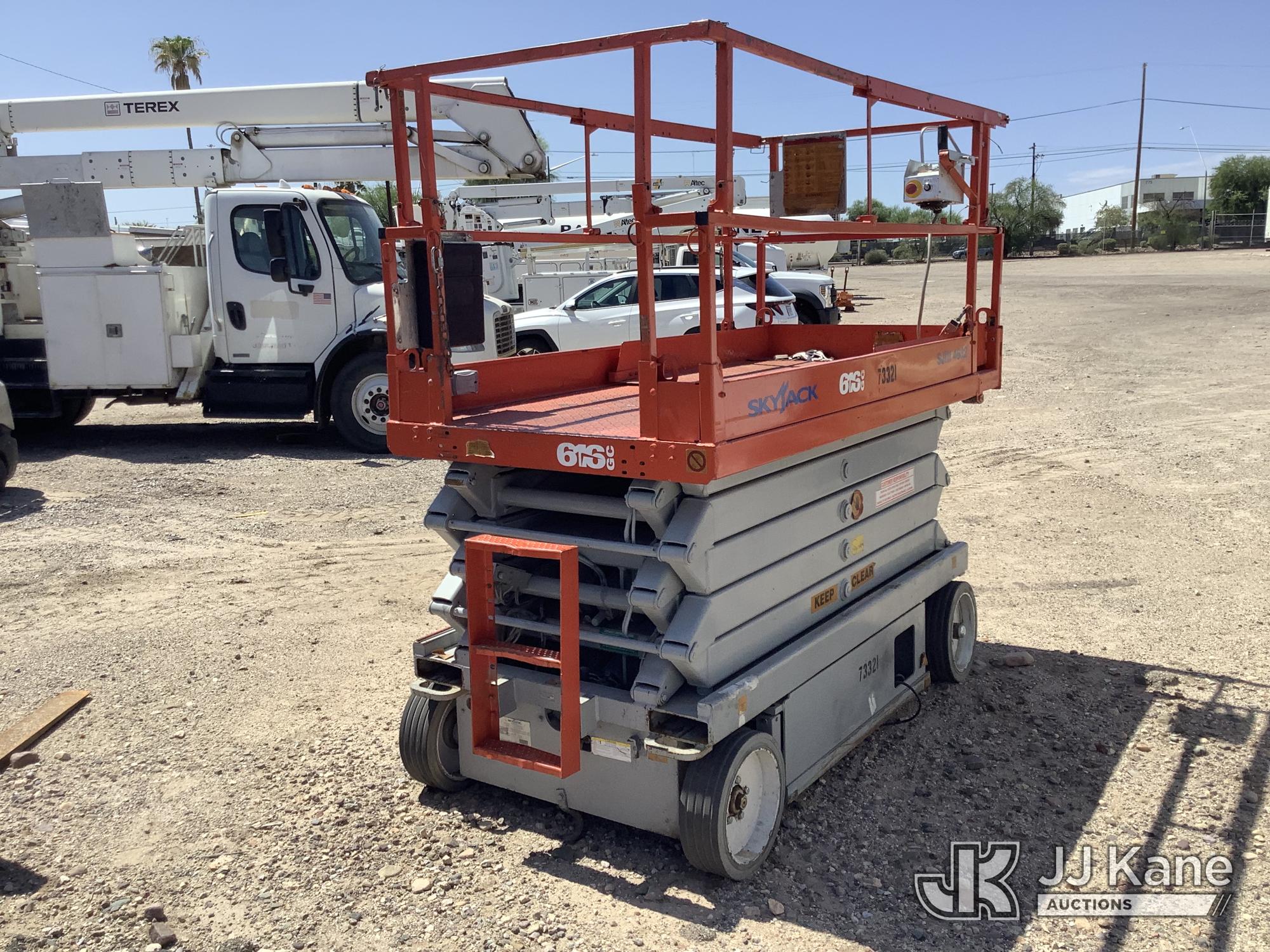 2018 SkyLift SJ4632 Self-Propelled Scissor Lift (1624643) - photo 3