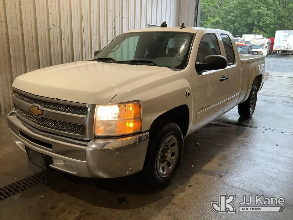 2013 Chevrolet Silverado 1500 Extended-Cab Pickup Truck (1624910)
