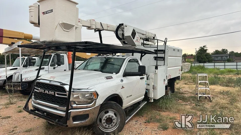 Terex LT40 Articulating & Telescopic Bucket On 2021 RAM 5500 Chipper Dump Truck (1624995)