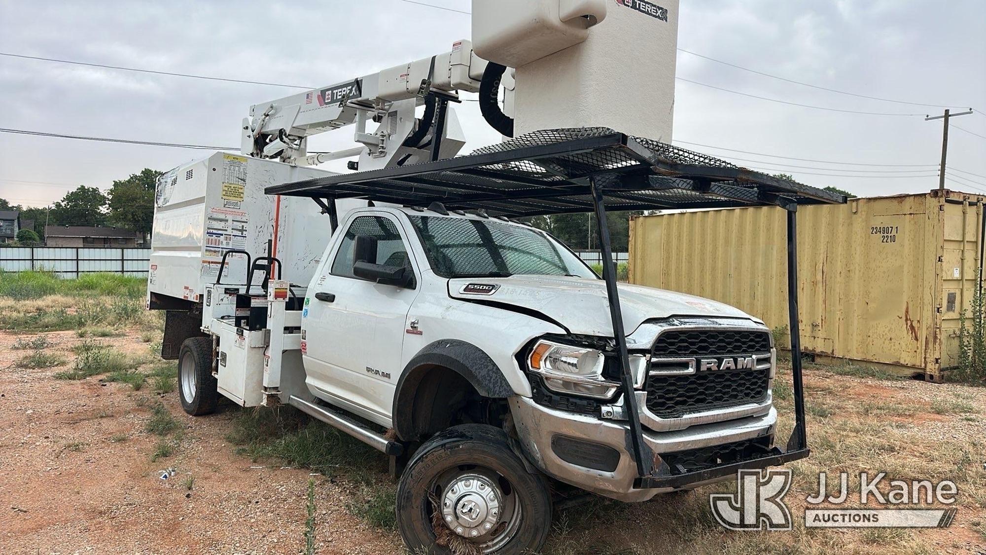 Terex LT40 Articulating & Telescopic Bucket On 2021 RAM 5500 Chipper Dump Truck (1624995) - photo 2