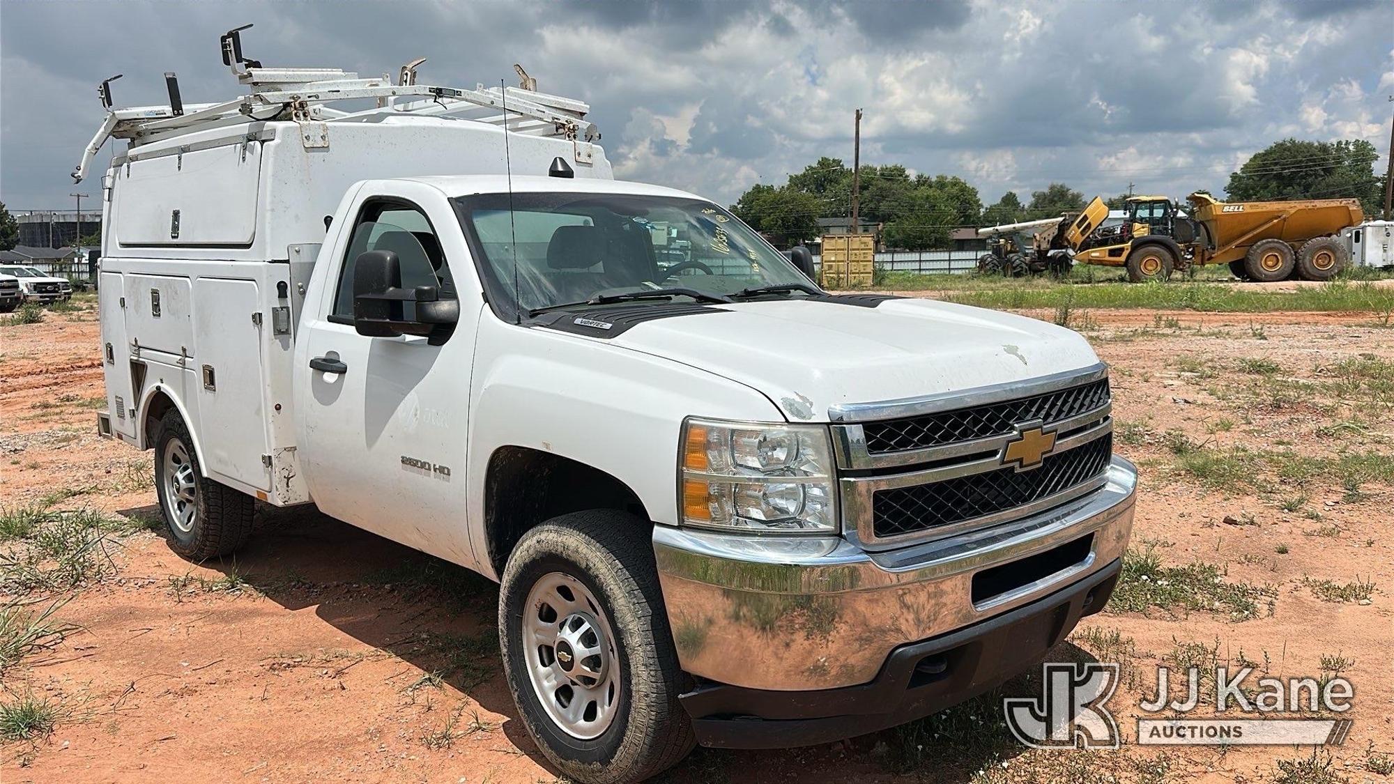 2013 Chevrolet Silverado 2500HD Enclosed Service Truck (1625633) - photo 2