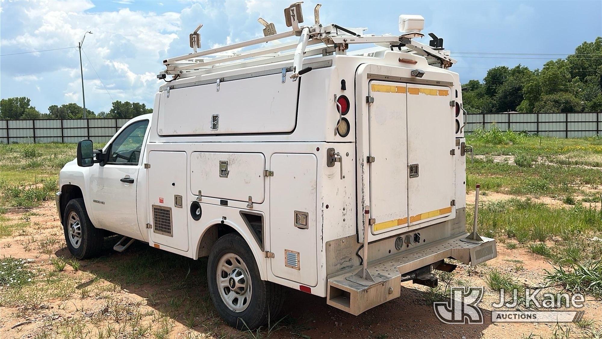 2013 Chevrolet Silverado 2500HD Enclosed Service Truck (1625633) - photo 4