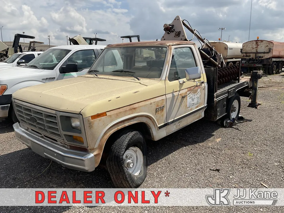 Pressure Digger On 1982 Ford F250 T/A Flatbed/Utility Truck (1626045)