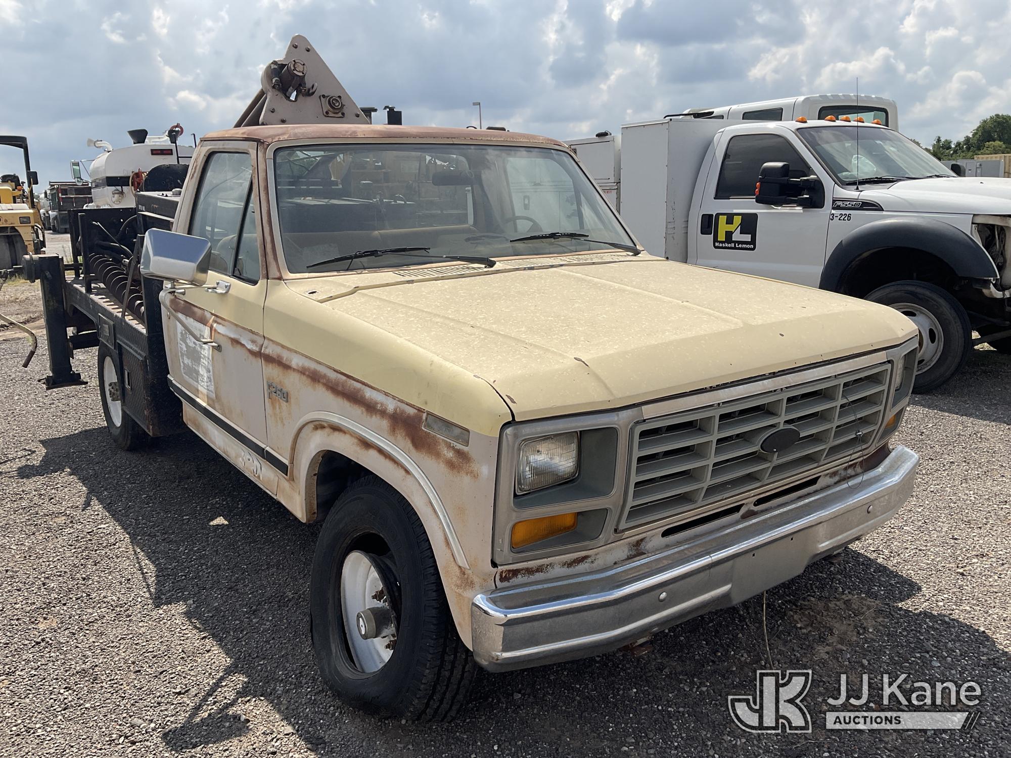 Pressure Digger On 1982 Ford F250 T/A Flatbed/Utility Truck (1626045) - photo 2
