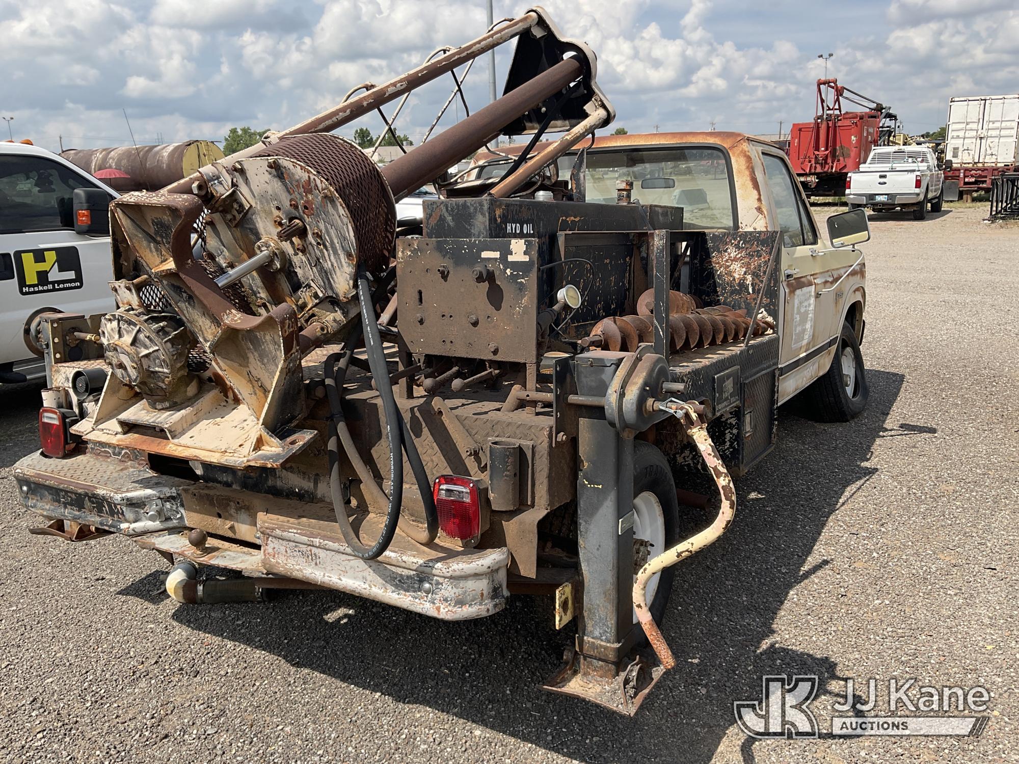 Pressure Digger On 1982 Ford F250 T/A Flatbed/Utility Truck (1626045) - photo 3