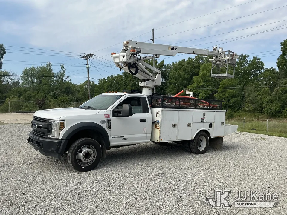Altec AT235P Articulating & Telescopic Non-Insulated Cable Placing Bucket Truck On 2019 Ford F-550 Service Truck (1626127)